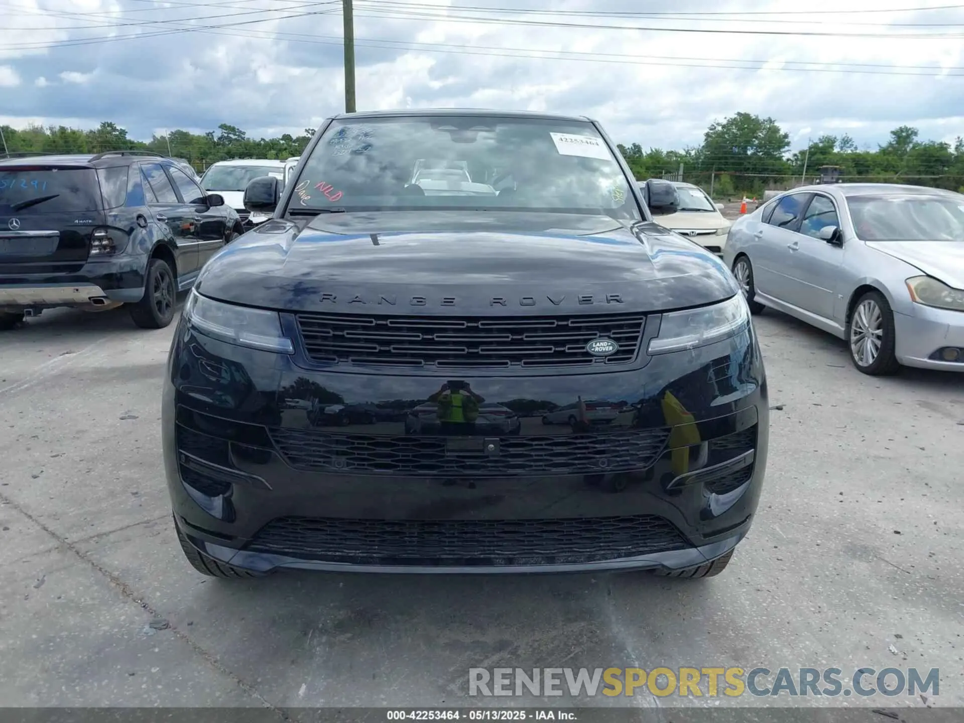13 Photograph of a damaged car SAL1L9FU4SA438441 LAND ROVER RANGE ROVER SPORT 2025