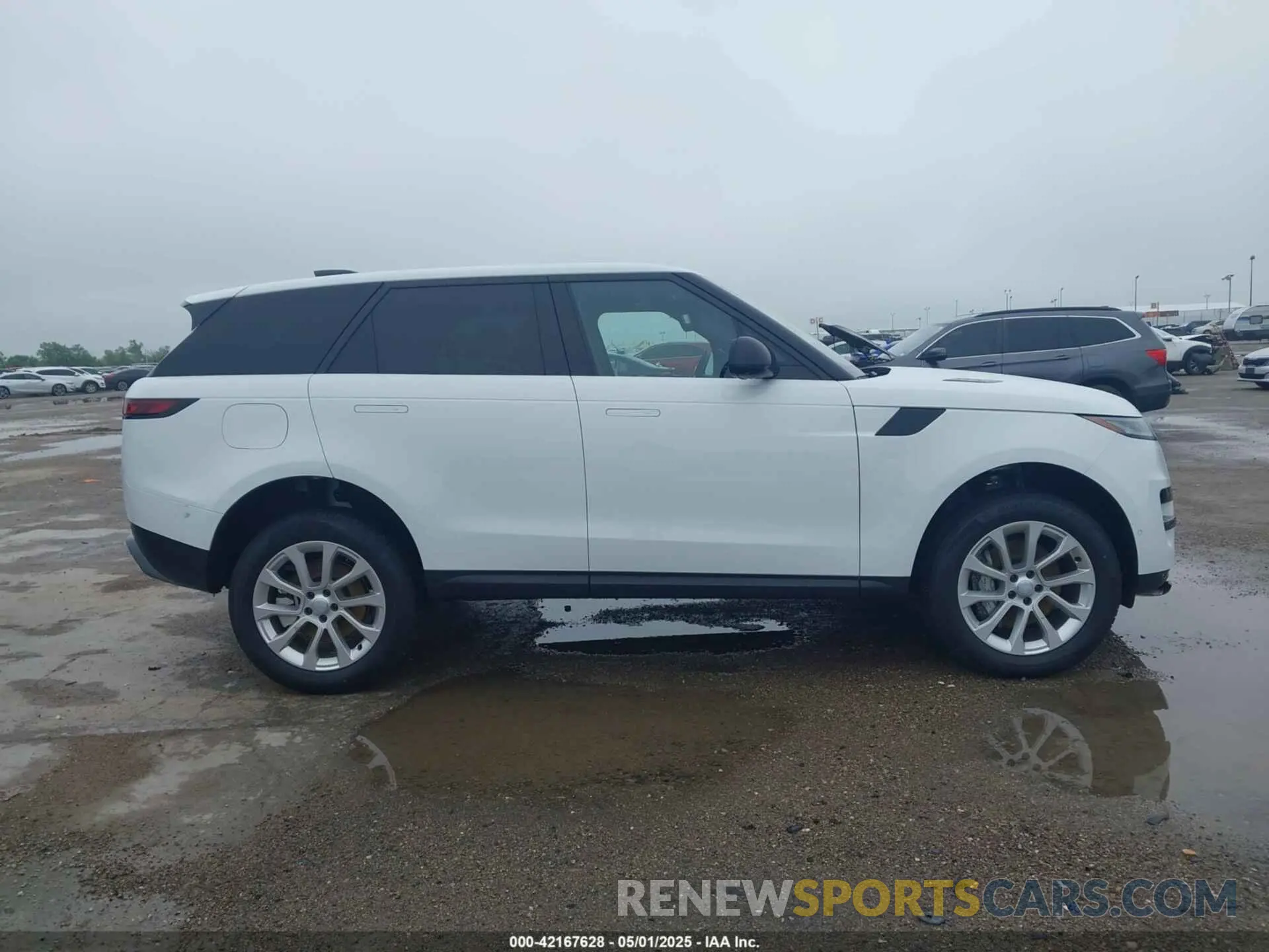 13 Photograph of a damaged car SAL1P9EU3SA454703 LAND ROVER RANGE ROVER SPORT 2025