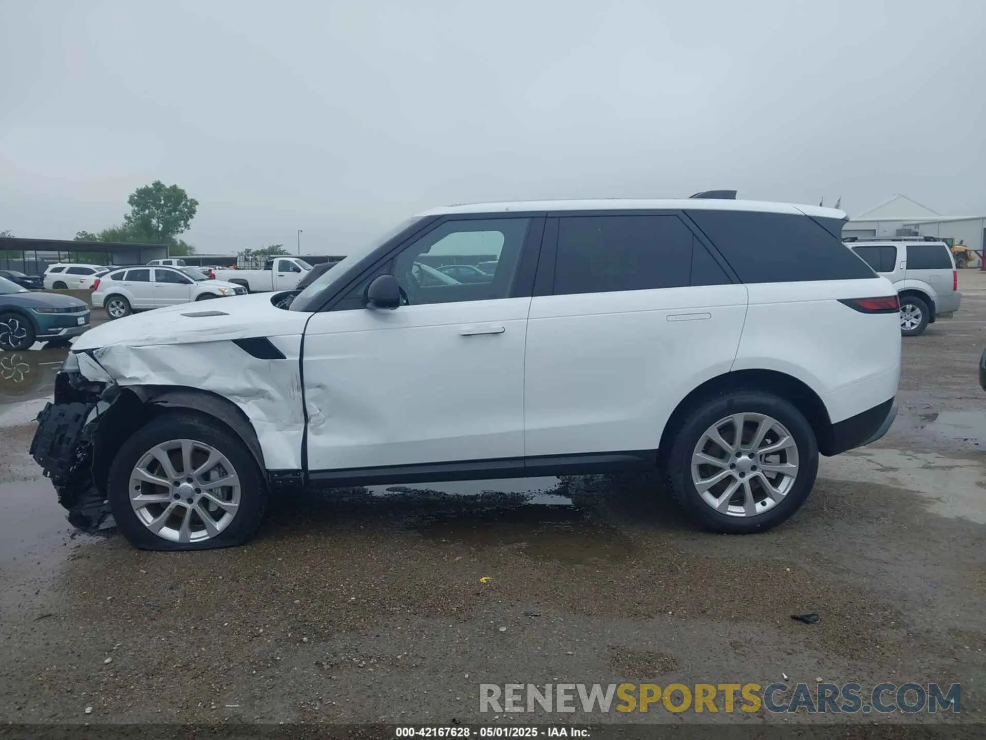 14 Photograph of a damaged car SAL1P9EU3SA454703 LAND ROVER RANGE ROVER SPORT 2025