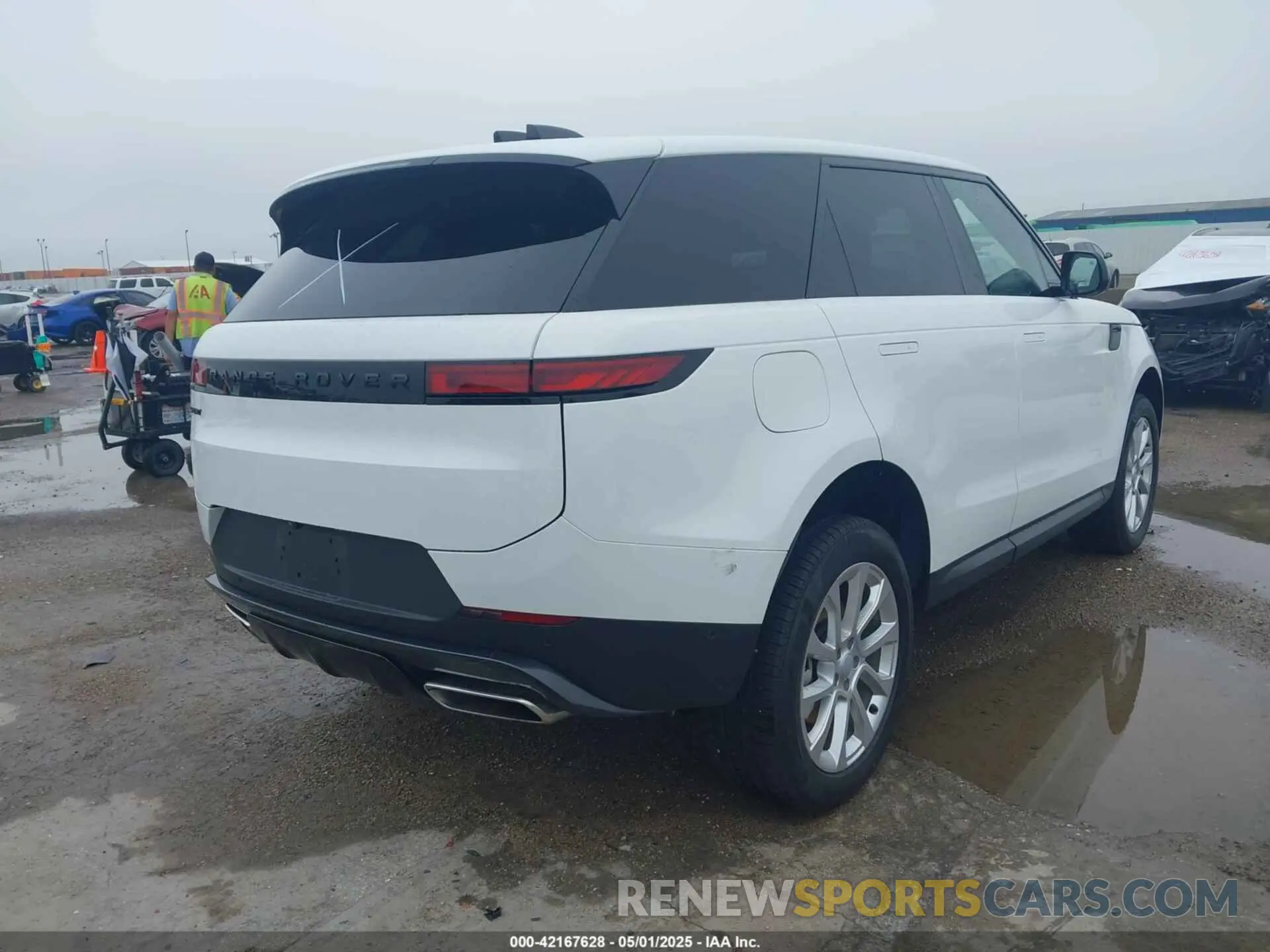 4 Photograph of a damaged car SAL1P9EU3SA454703 LAND ROVER RANGE ROVER SPORT 2025