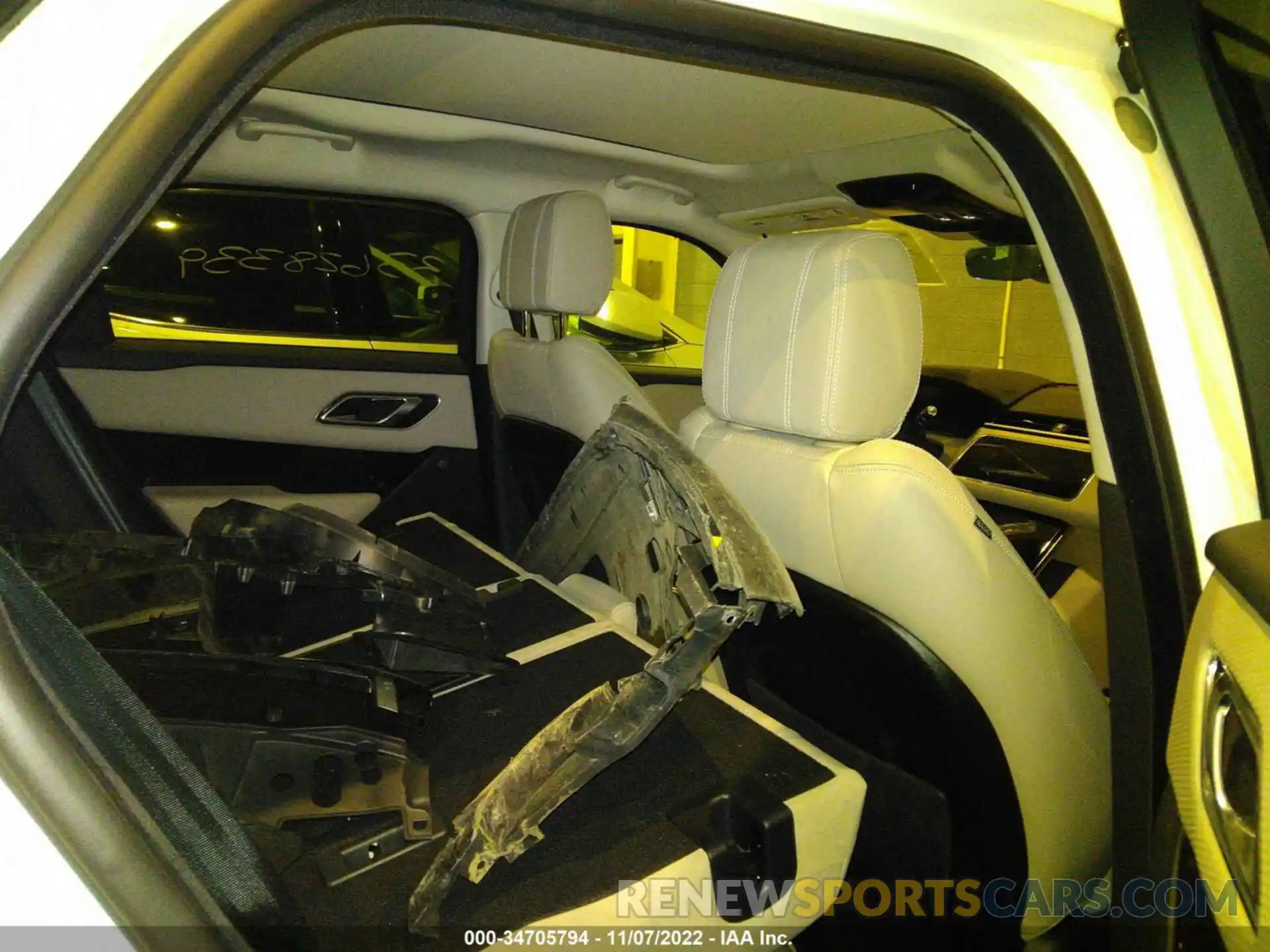 8 Photograph of a damaged car 00LYB2EX7KA203617 LAND ROVER RANGE ROVER VELAR 2019