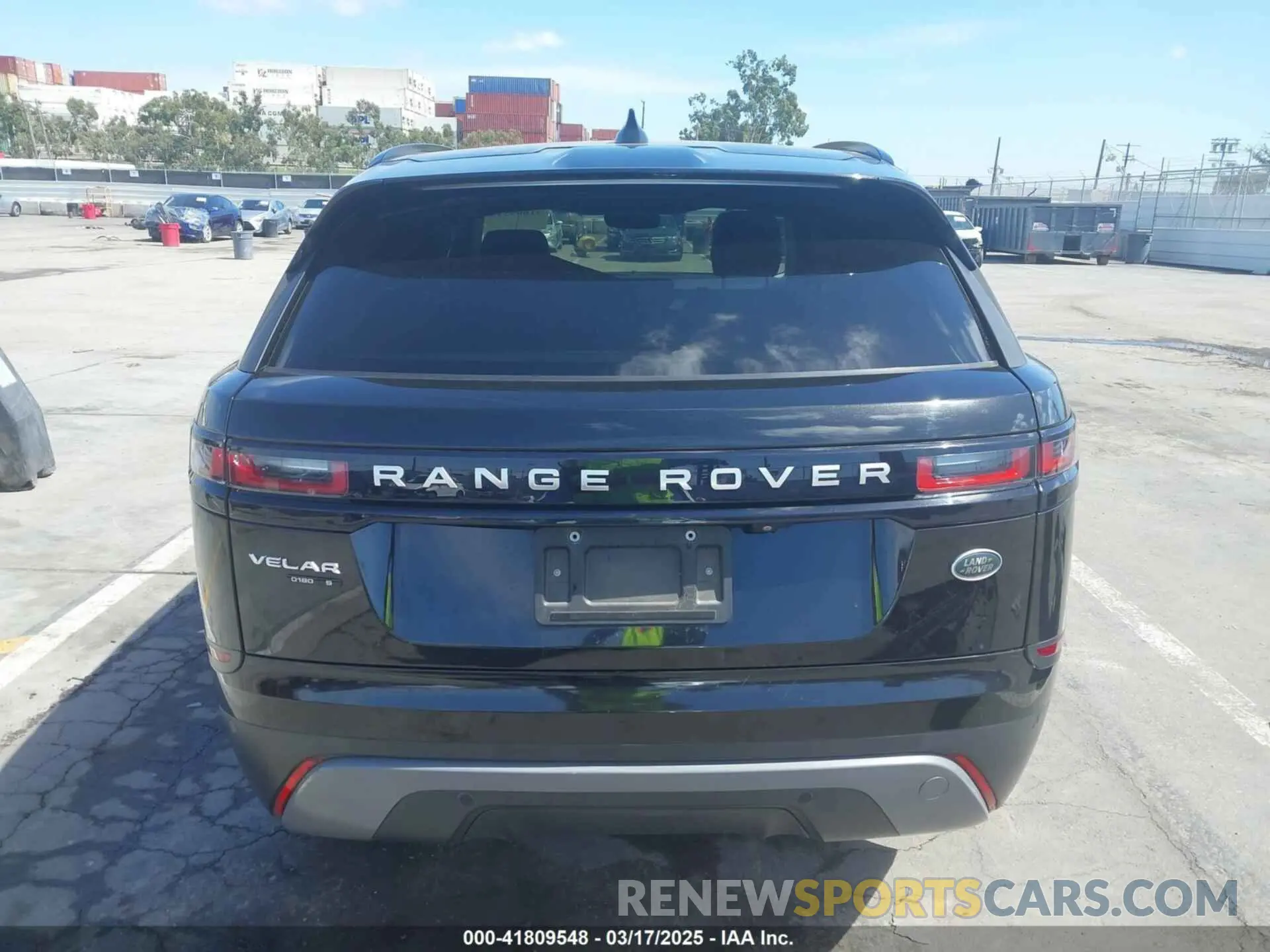 17 Photograph of a damaged car SALYB2EN7KA779531 LAND ROVER RANGE ROVER VELAR 2019