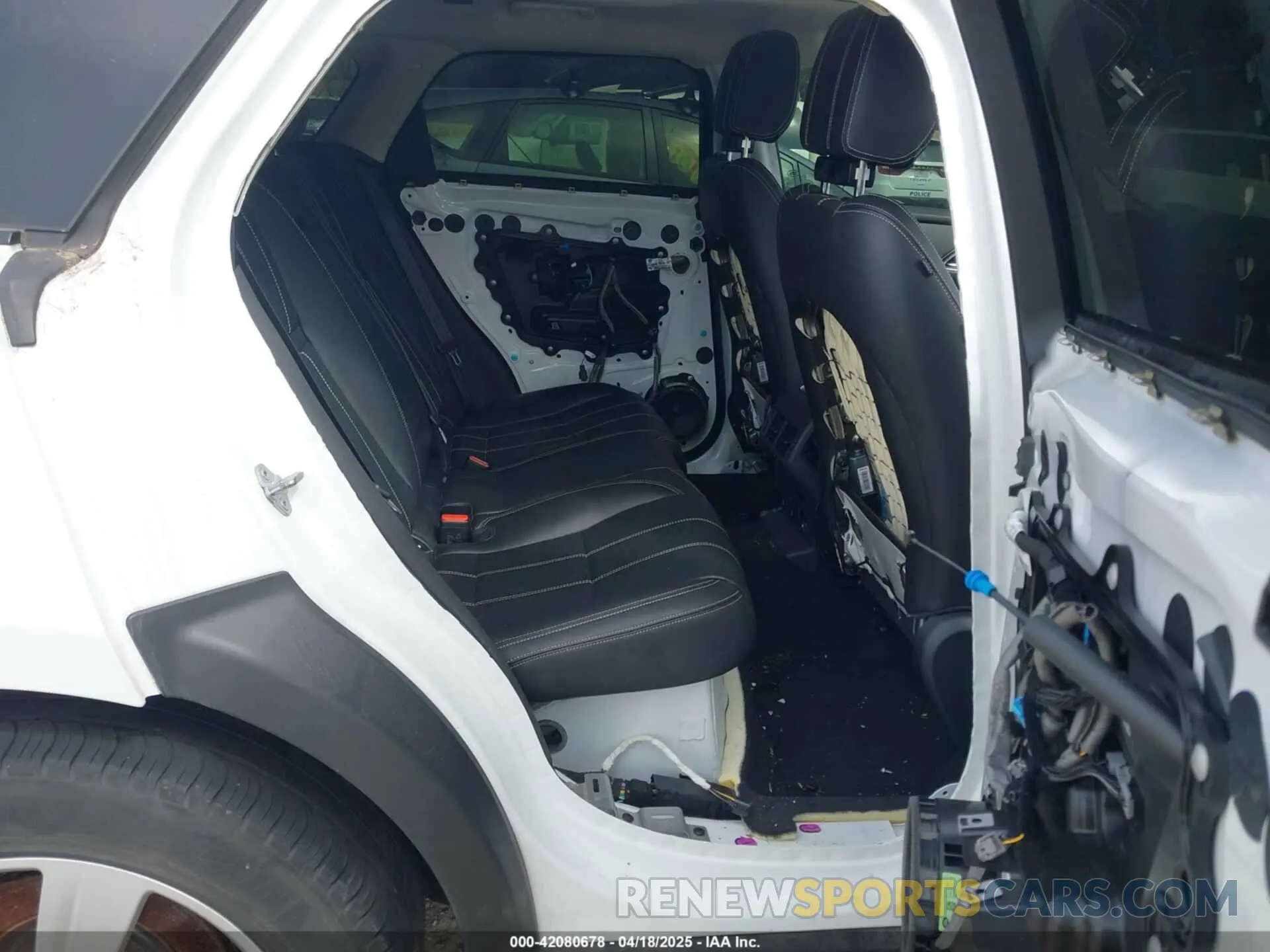 8 Photograph of a damaged car SALYB2ENXKA780723 LAND ROVER RANGE ROVER VELAR 2019