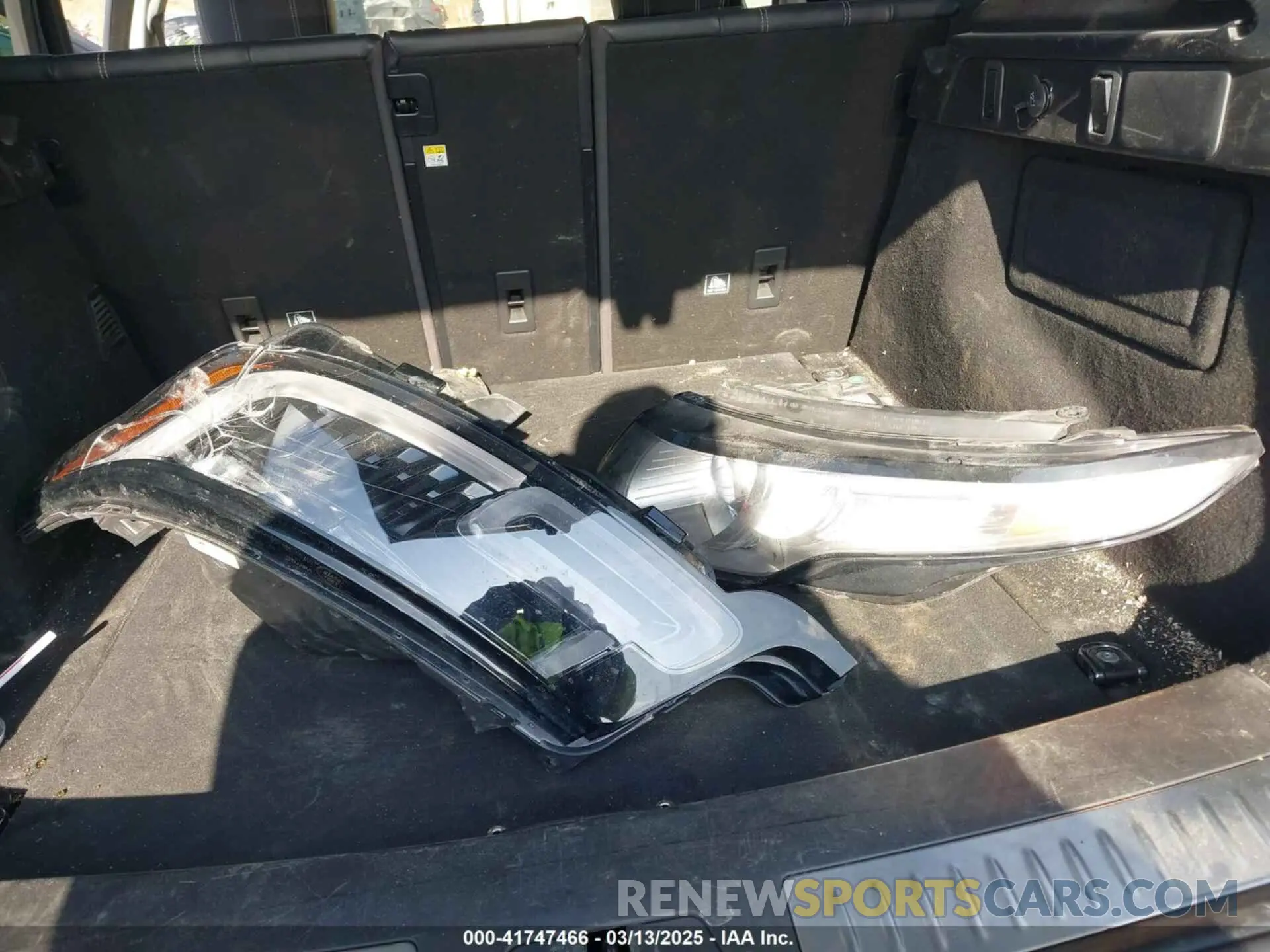 12 Photograph of a damaged car SALYB2EV4KA789188 LAND ROVER RANGE ROVER VELAR 2019