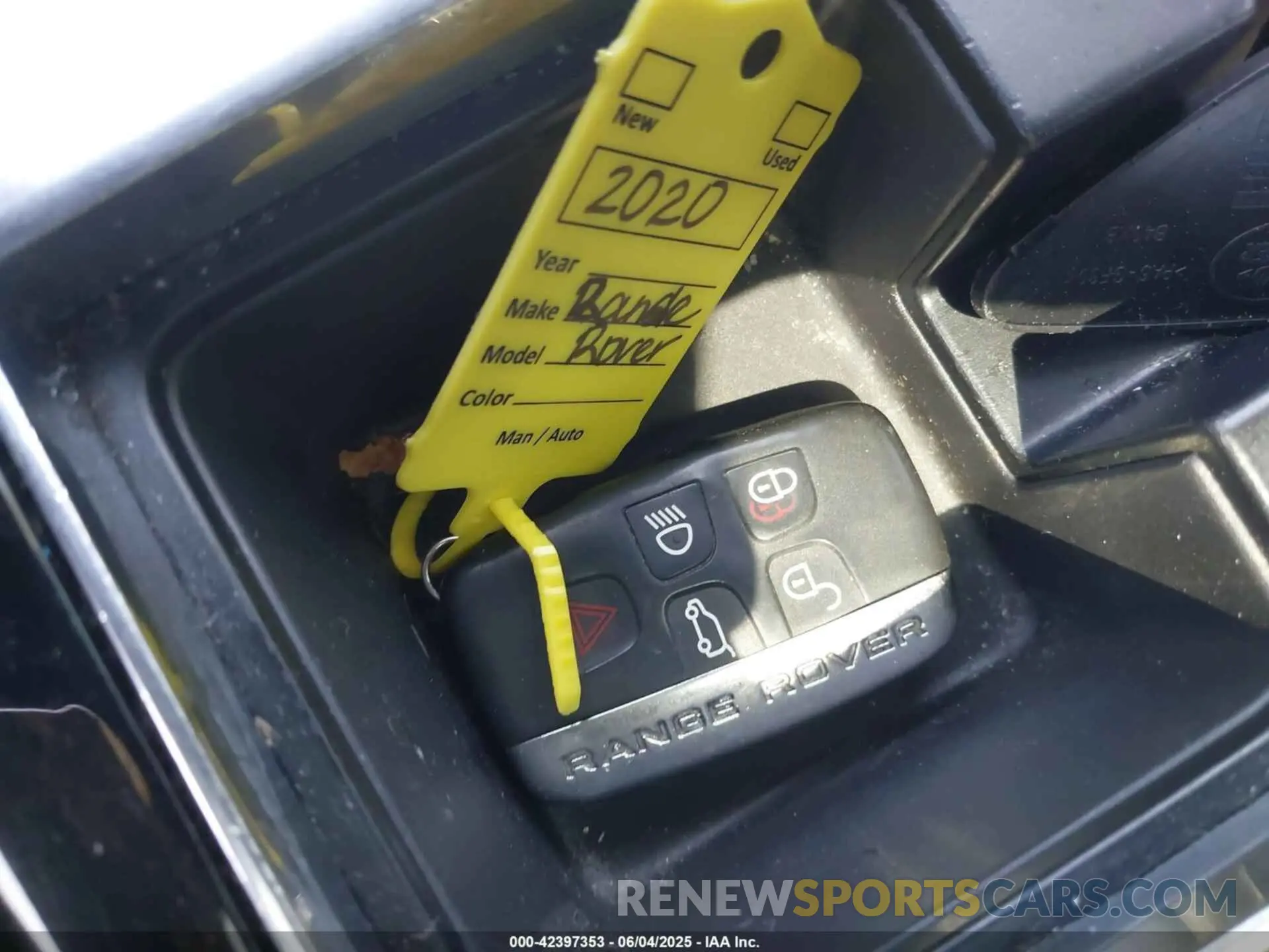 11 Photograph of a damaged car SALYB2EX0KA798990 LAND ROVER RANGE ROVER VELAR 2019