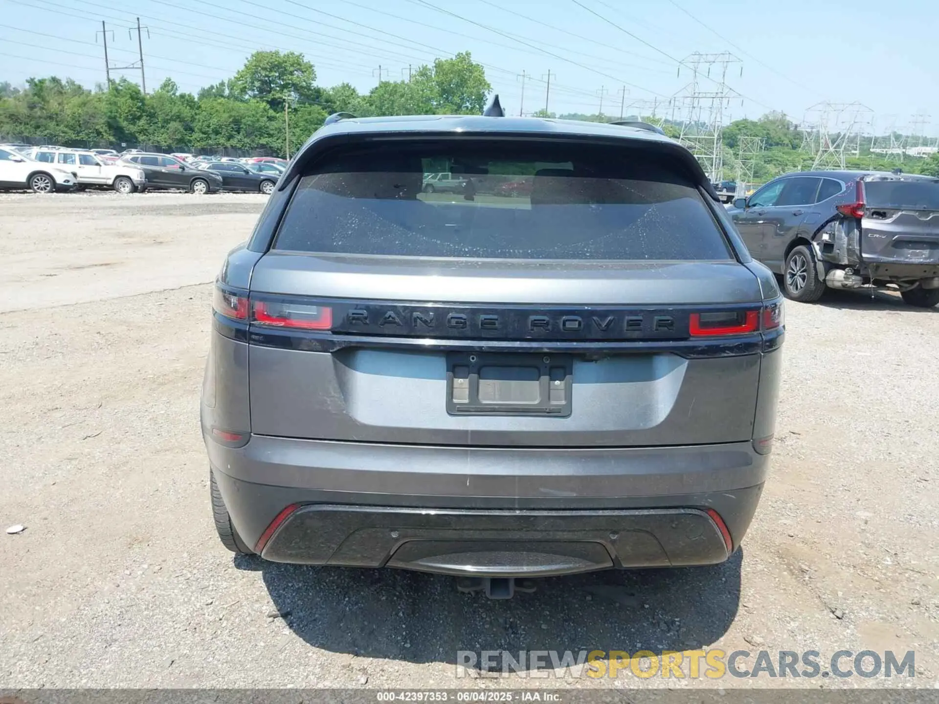 17 Photograph of a damaged car SALYB2EX0KA798990 LAND ROVER RANGE ROVER VELAR 2019
