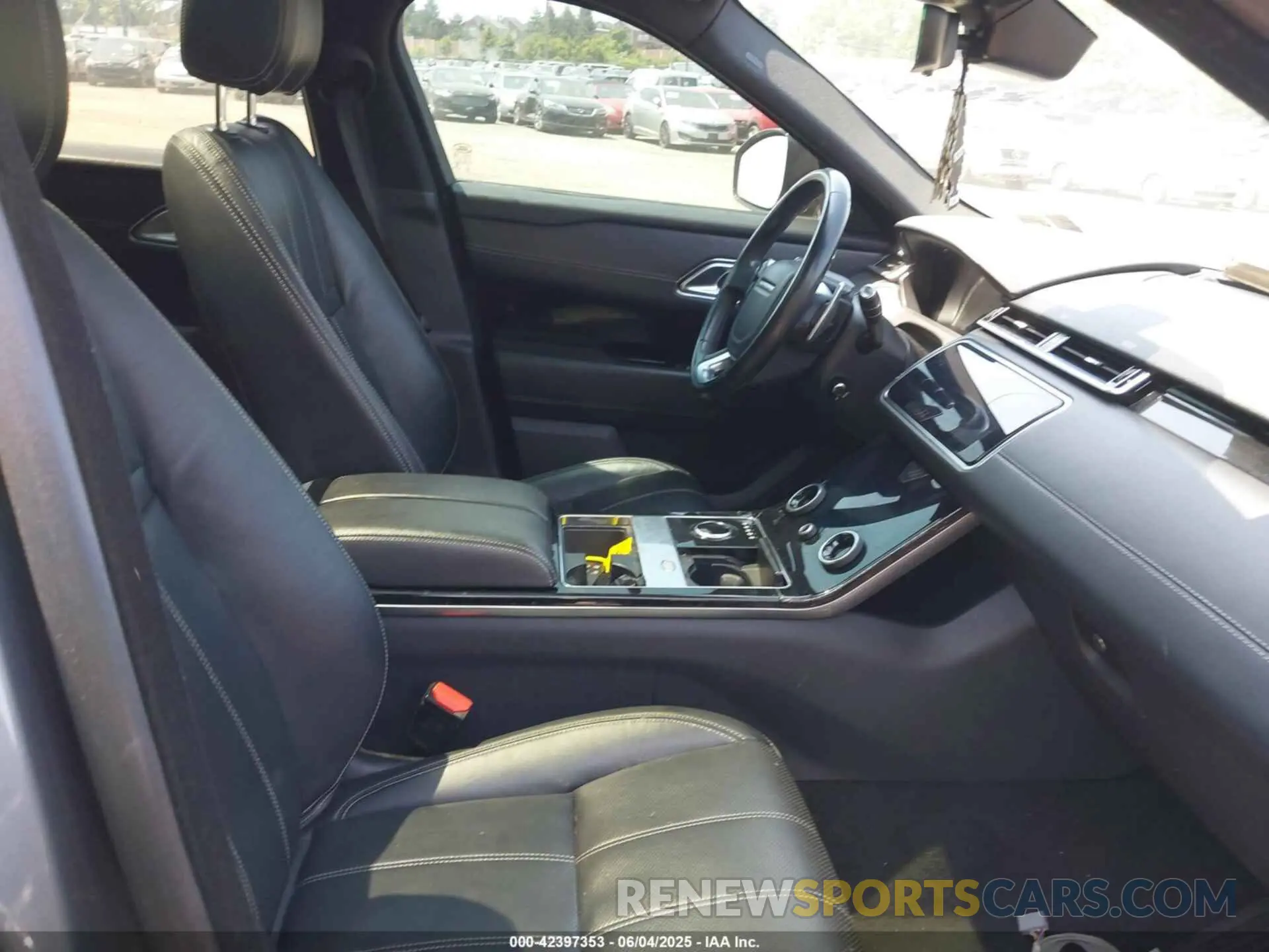 5 Photograph of a damaged car SALYB2EX0KA798990 LAND ROVER RANGE ROVER VELAR 2019