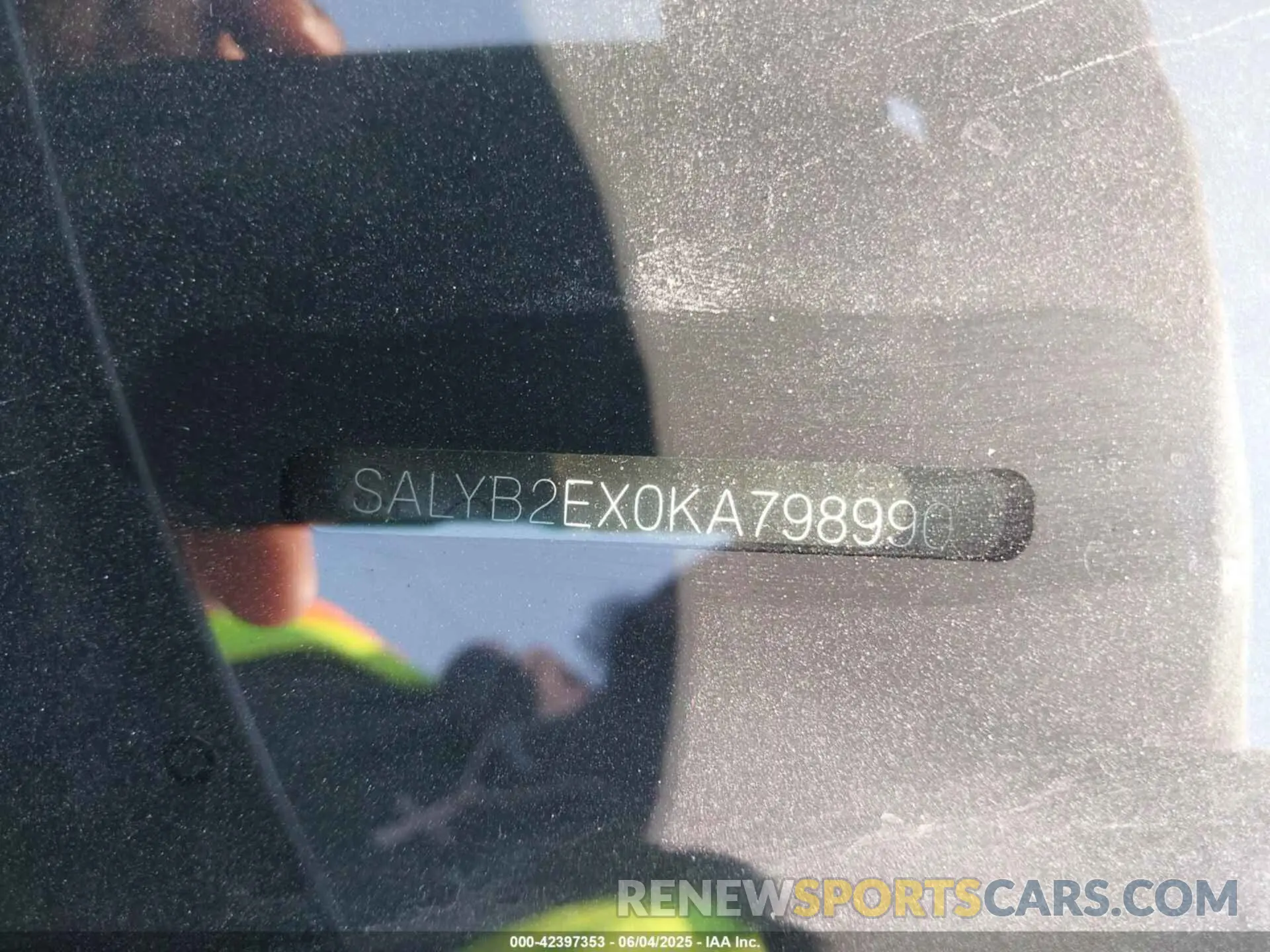 9 Photograph of a damaged car SALYB2EX0KA798990 LAND ROVER RANGE ROVER VELAR 2019