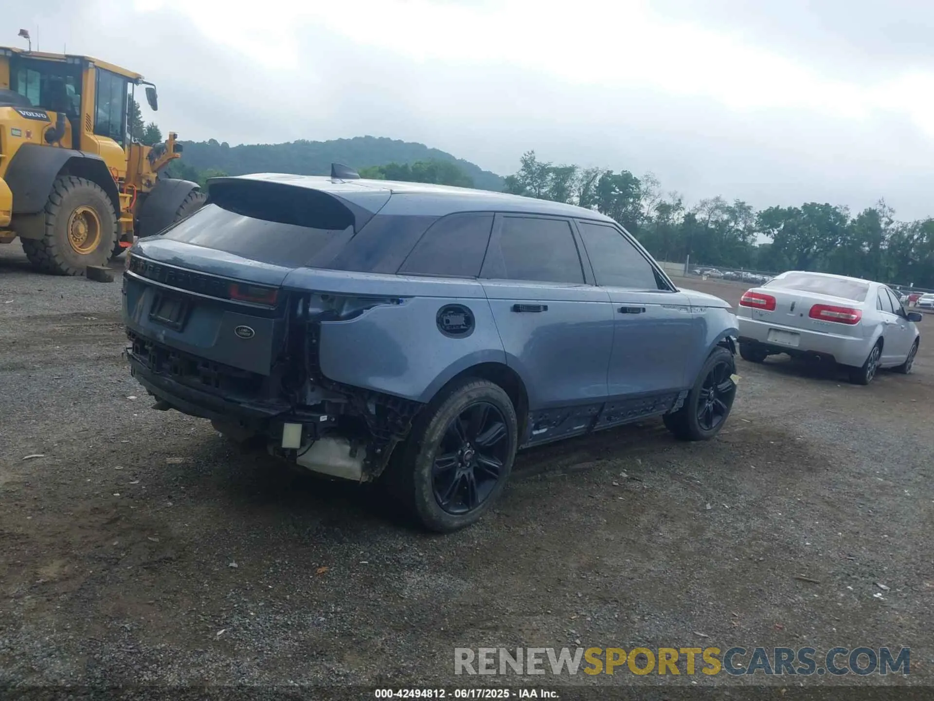 4 Photograph of a damaged car SALYB2EX1KA235172 LAND ROVER RANGE ROVER VELAR 2019