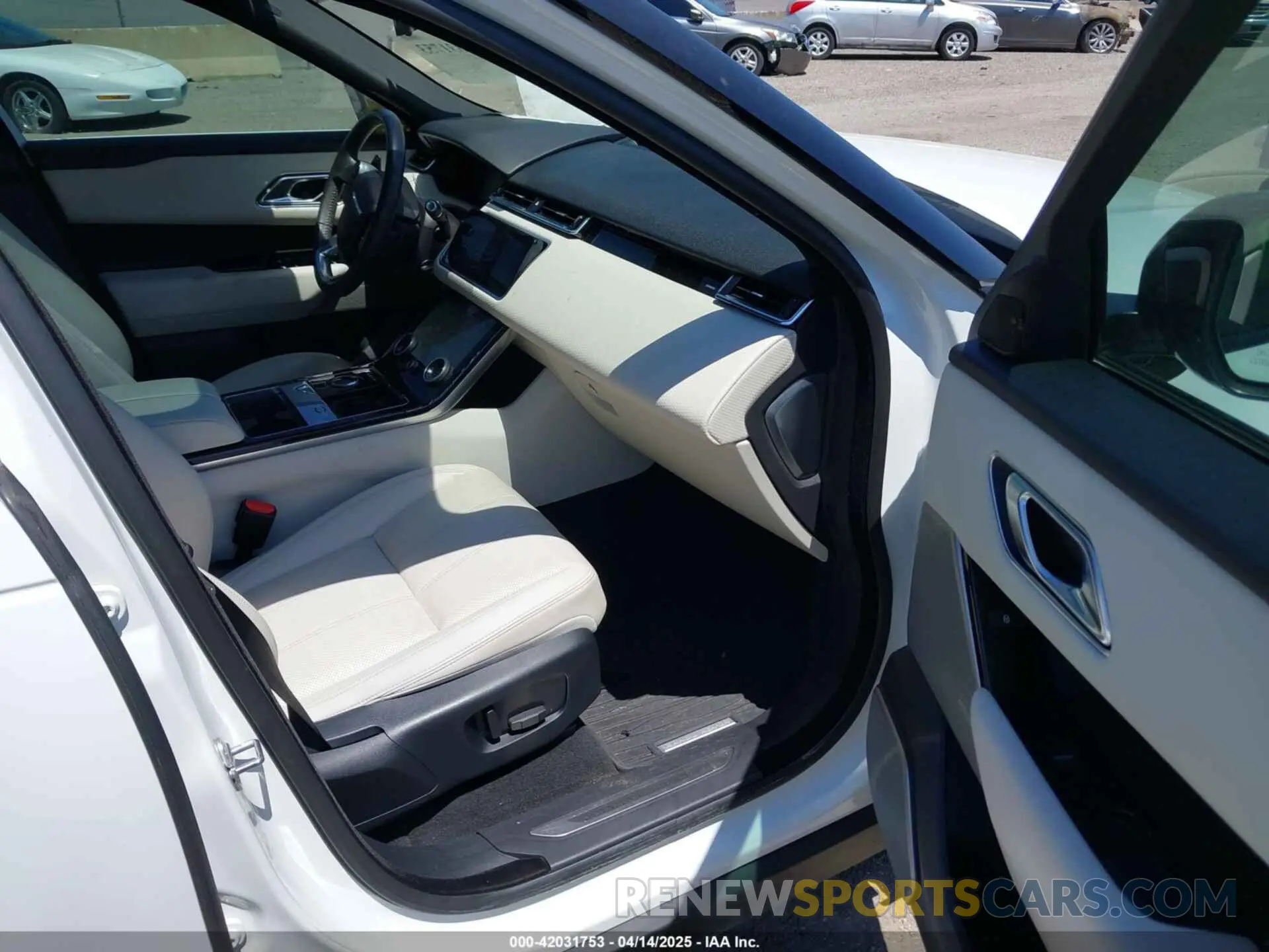 5 Photograph of a damaged car SALYB2EX2KA783830 LAND ROVER RANGE ROVER VELAR 2019