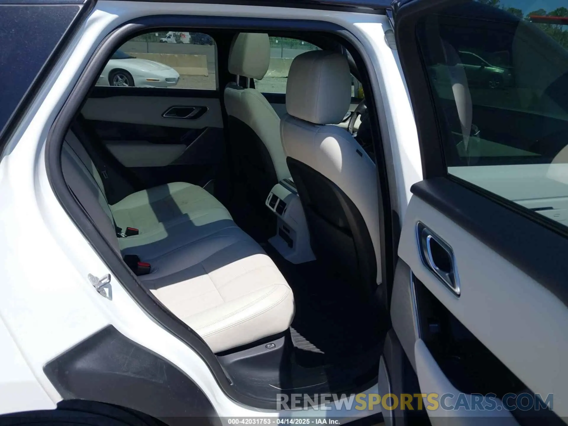 8 Photograph of a damaged car SALYB2EX2KA783830 LAND ROVER RANGE ROVER VELAR 2019