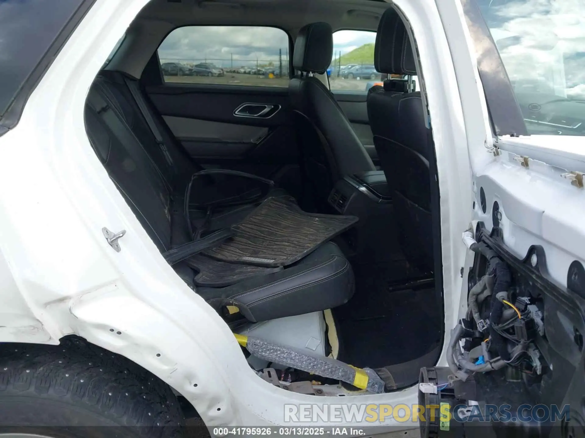 8 Photograph of a damaged car SALYB2EX4KA206989 LAND ROVER RANGE ROVER VELAR 2019
