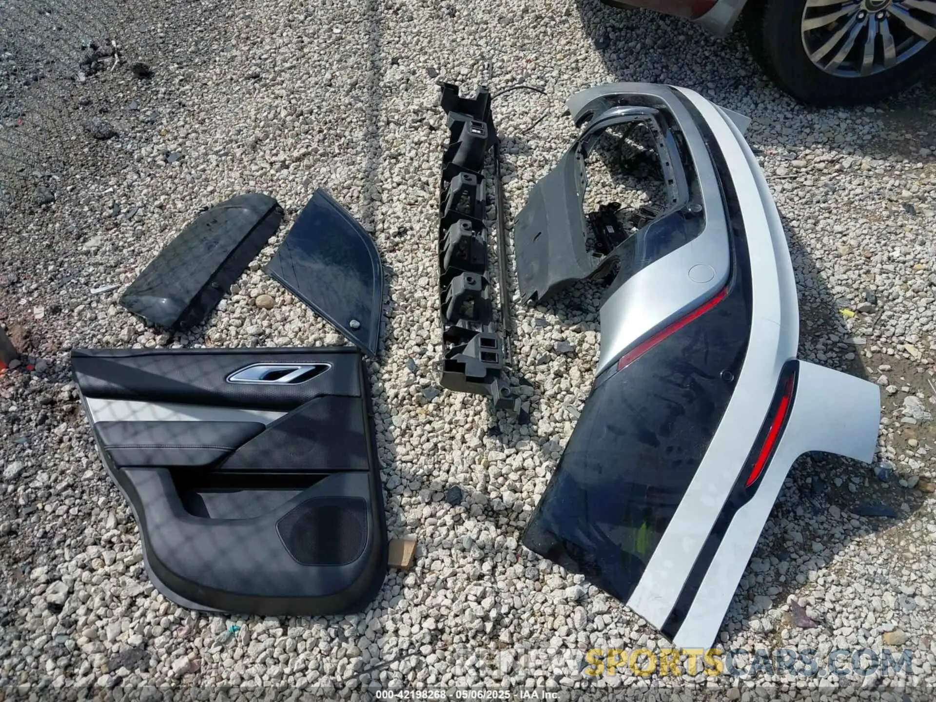 12 Photograph of a damaged car SALYB2EX6KA227908 LAND ROVER RANGE ROVER VELAR 2019