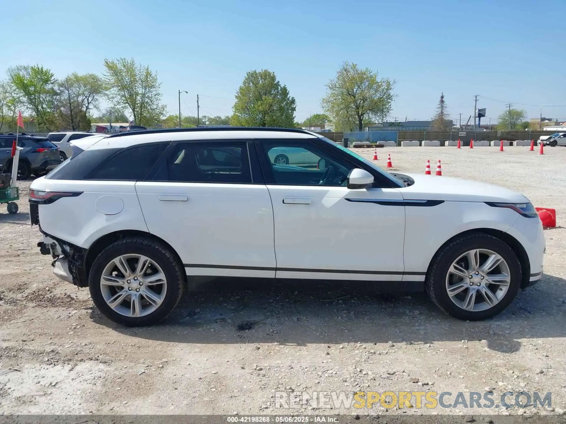 14 Photograph of a damaged car SALYB2EX6KA227908 LAND ROVER RANGE ROVER VELAR 2019