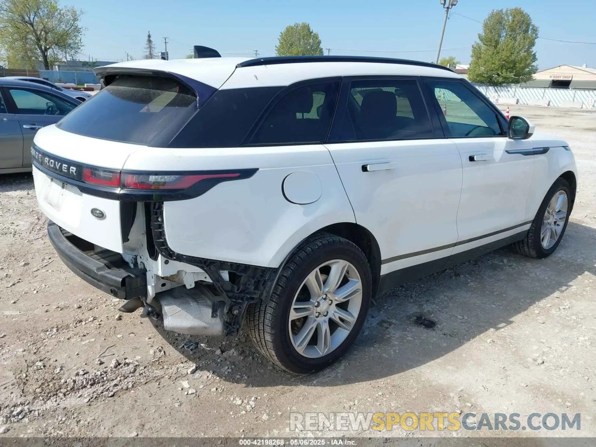 4 Photograph of a damaged car SALYB2EX6KA227908 LAND ROVER RANGE ROVER VELAR 2019