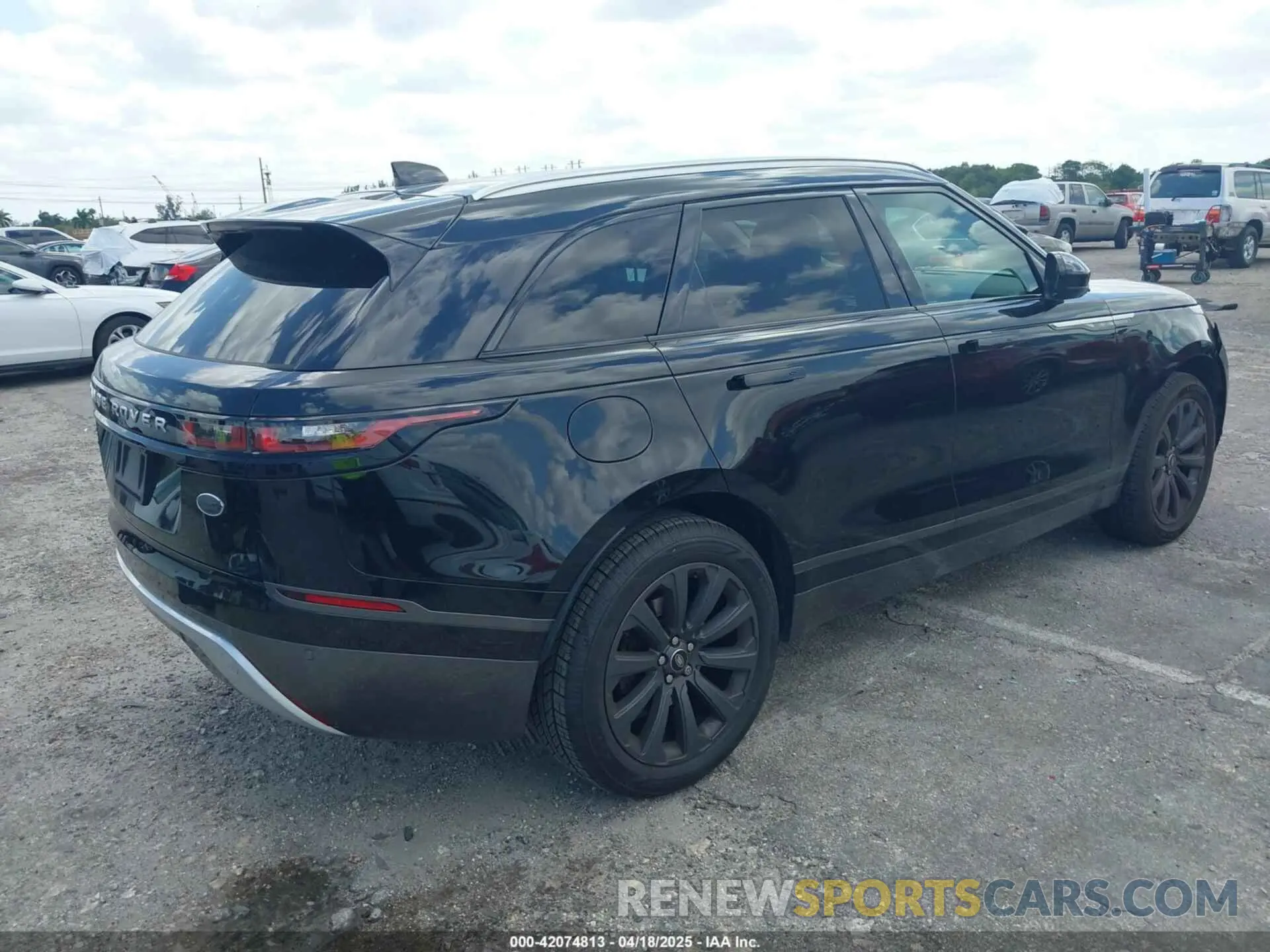 4 Photograph of a damaged car SALYB2EX7KA210115 LAND ROVER RANGE ROVER VELAR 2019
