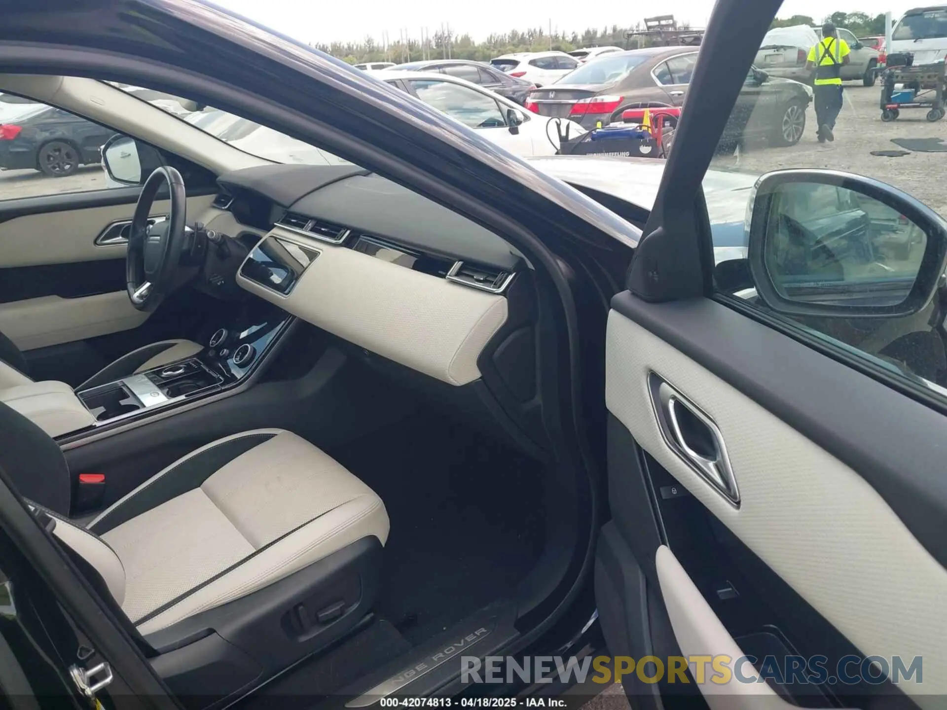 5 Photograph of a damaged car SALYB2EX7KA210115 LAND ROVER RANGE ROVER VELAR 2019
