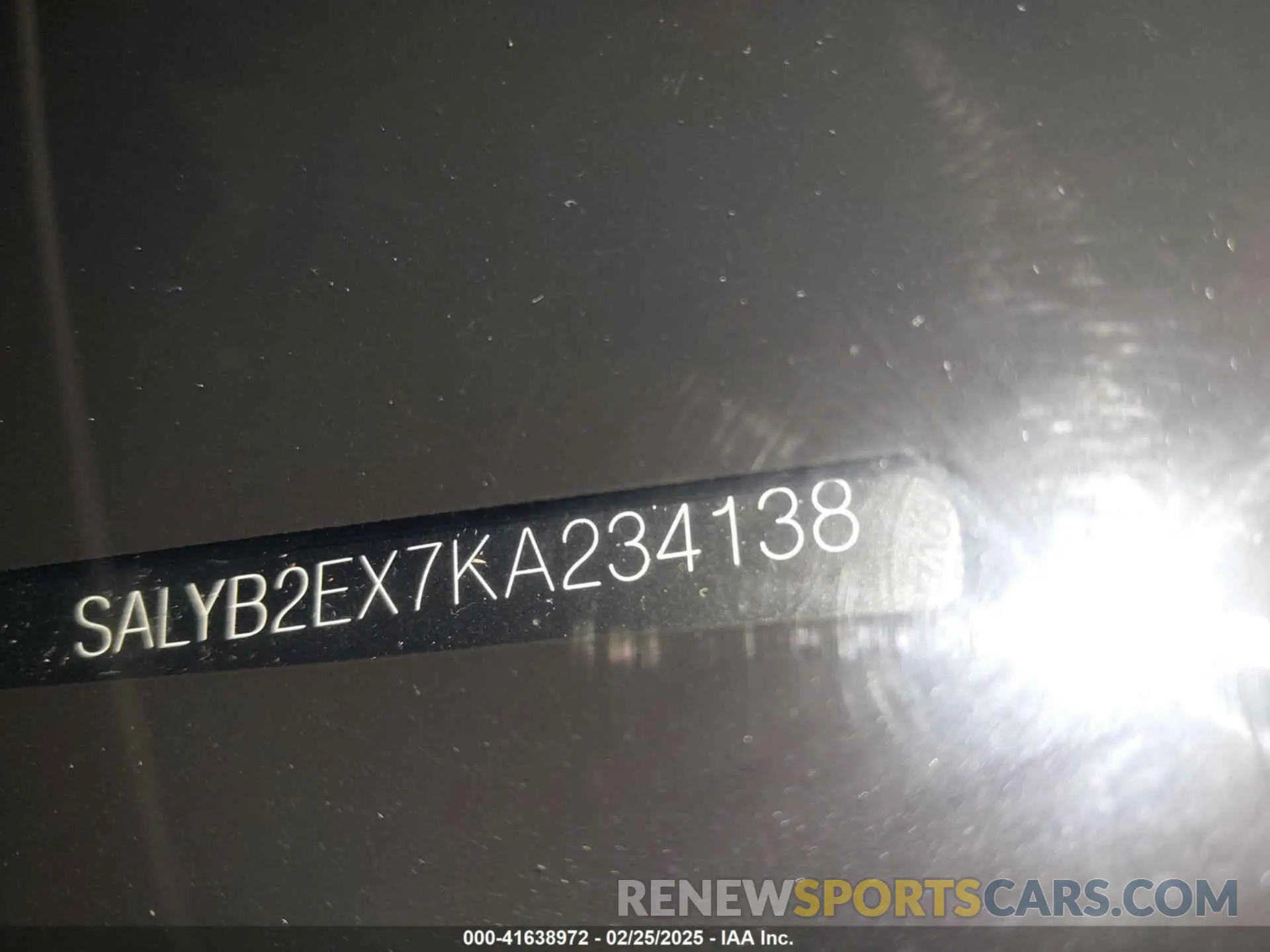 17 Photograph of a damaged car SALYB2EX7KA234138 LAND ROVER RANGE ROVER VELAR 2019