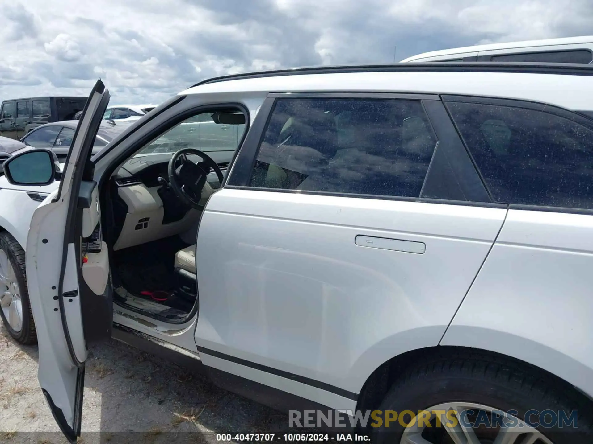 14 Photograph of a damaged car SALYB2EX8KA210043 LAND ROVER RANGE ROVER VELAR 2019