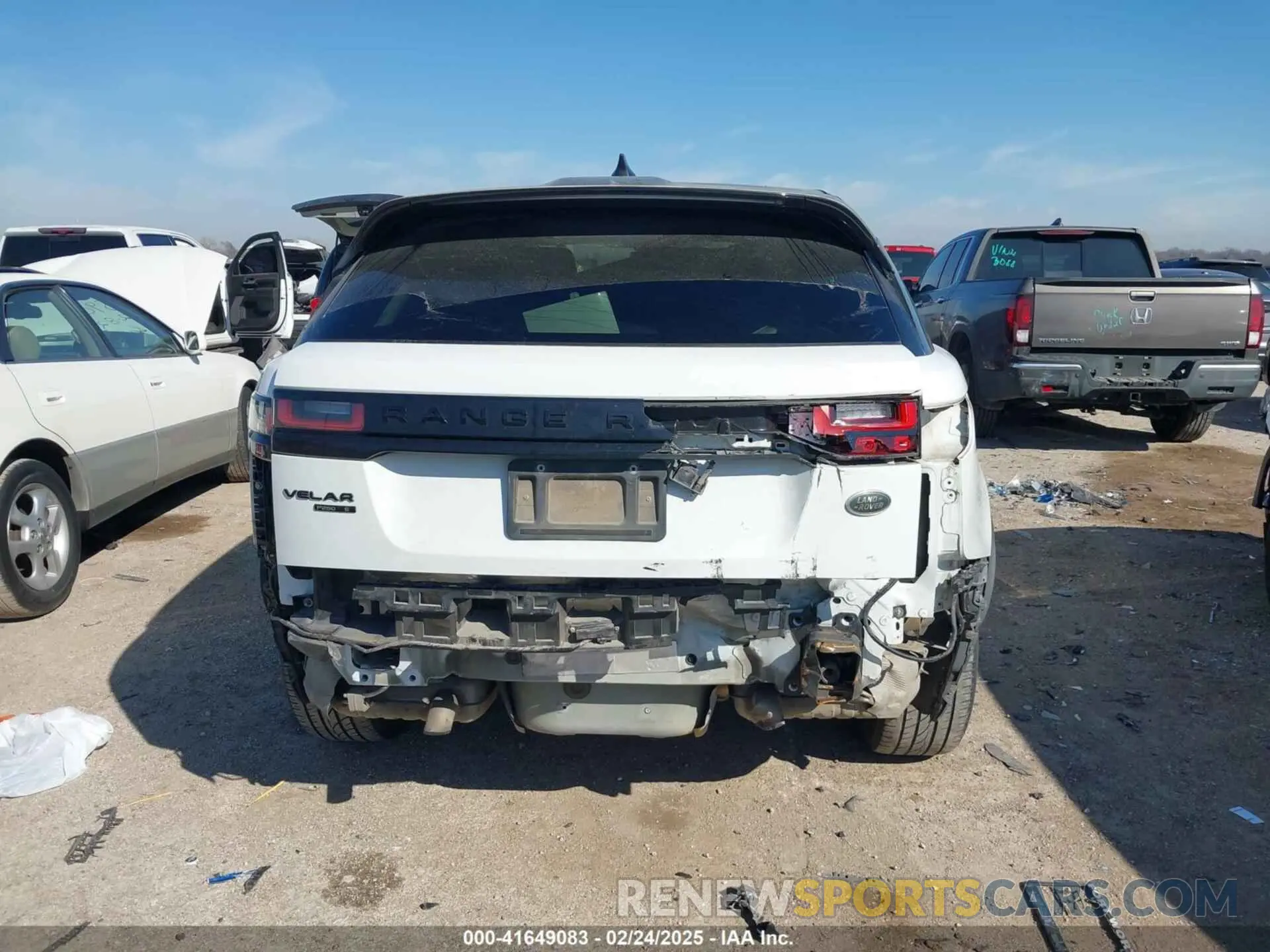 16 Photograph of a damaged car SALYB2EXXKA795871 LAND ROVER RANGE ROVER VELAR 2019
