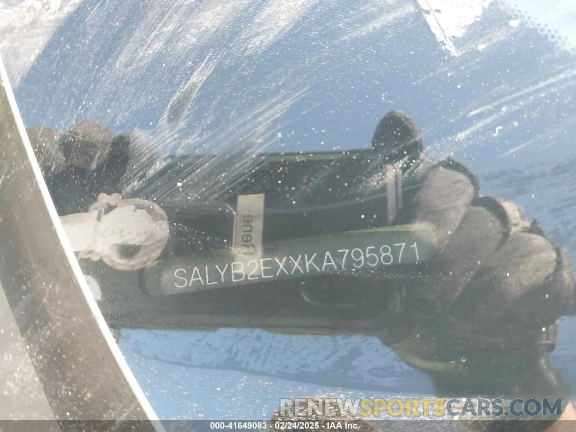 9 Photograph of a damaged car SALYB2EXXKA795871 LAND ROVER RANGE ROVER VELAR 2019
