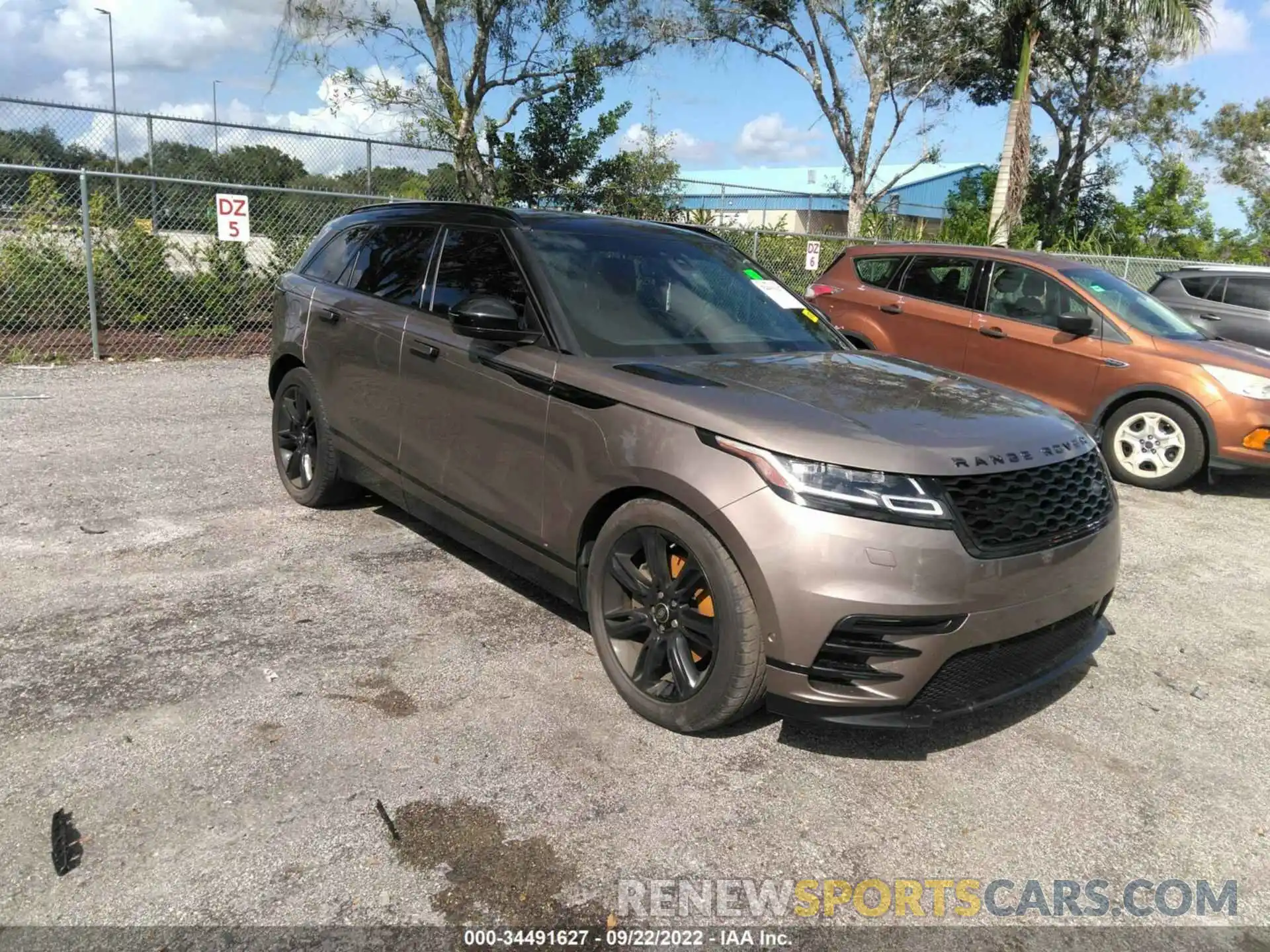 1 Photograph of a damaged car SALYL2EV7KA202981 LAND ROVER RANGE ROVER VELAR 2019