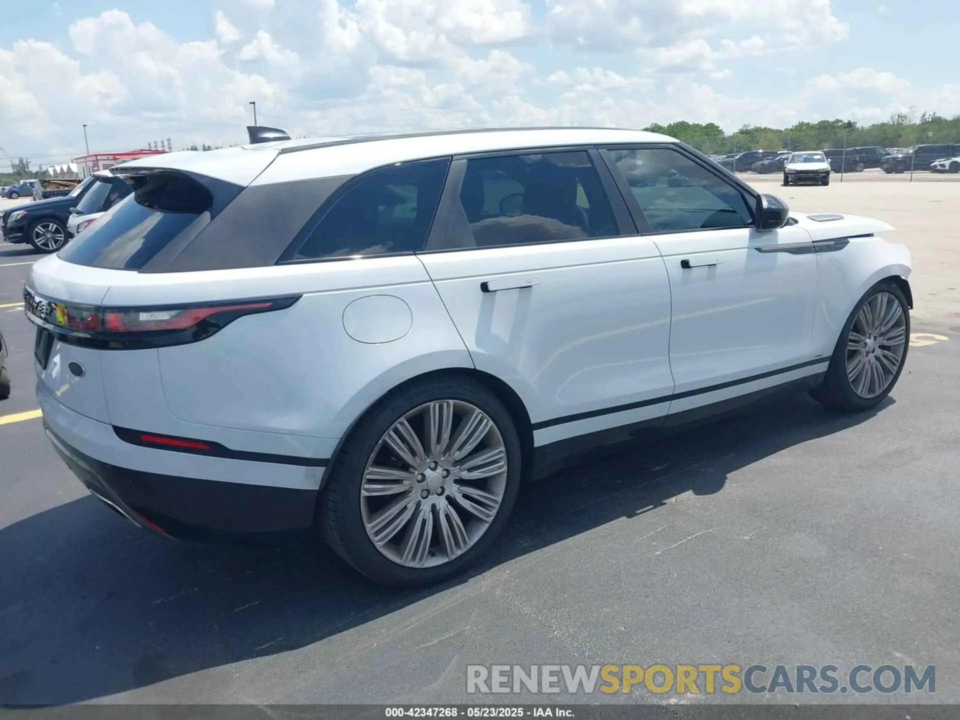 4 Photograph of a damaged car SALYL2EV9KA202481 LAND ROVER RANGE ROVER VELAR 2019