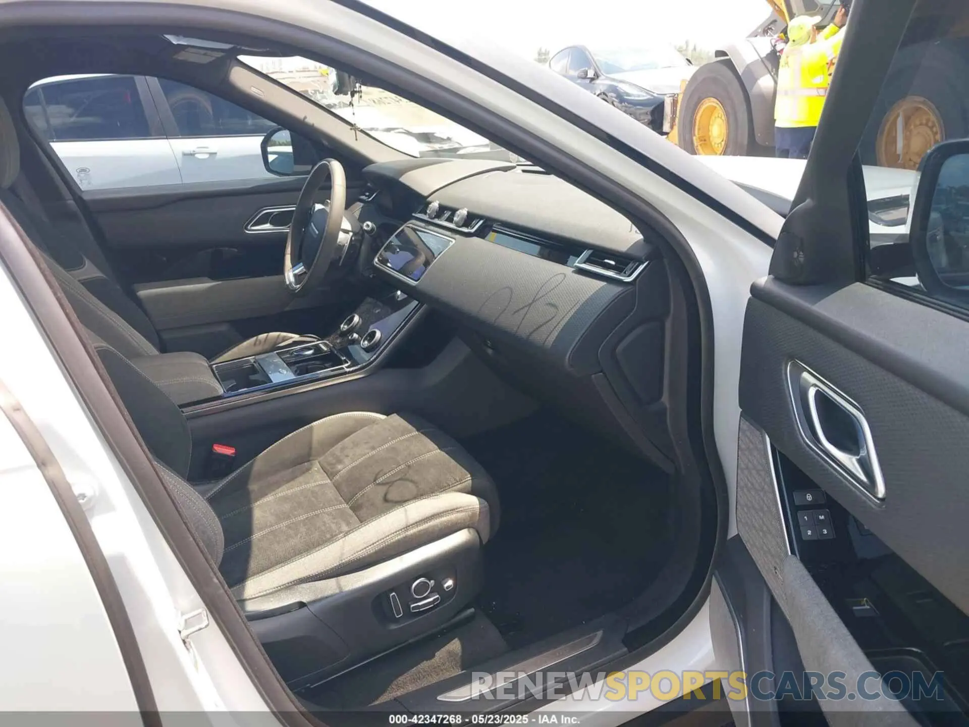 5 Photograph of a damaged car SALYL2EV9KA202481 LAND ROVER RANGE ROVER VELAR 2019