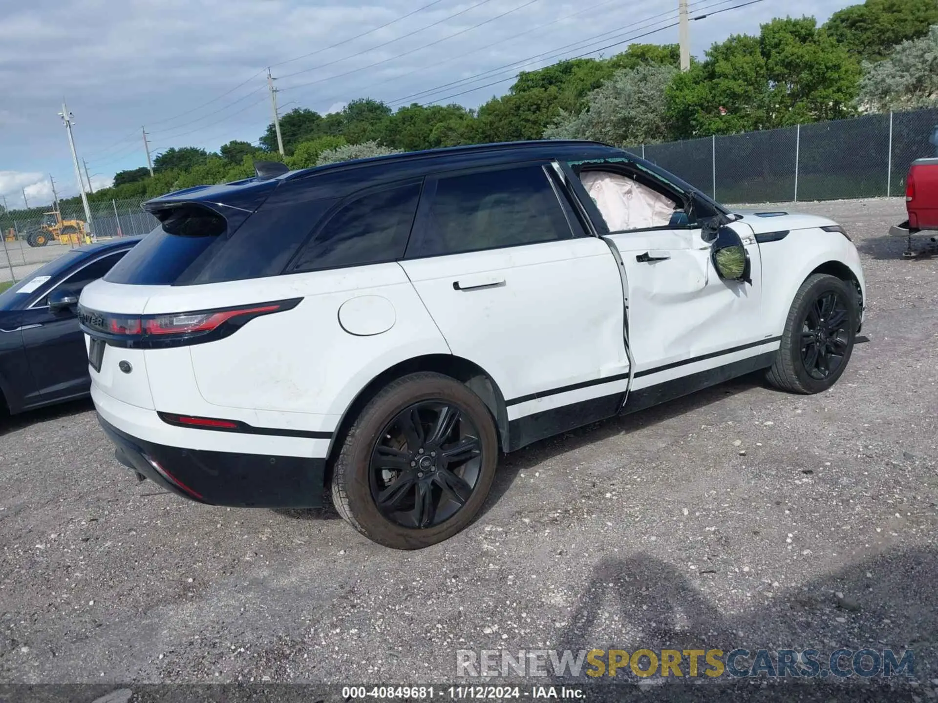 4 Photograph of a damaged car SALYL2EX0KA223978 LAND ROVER RANGE ROVER VELAR 2019