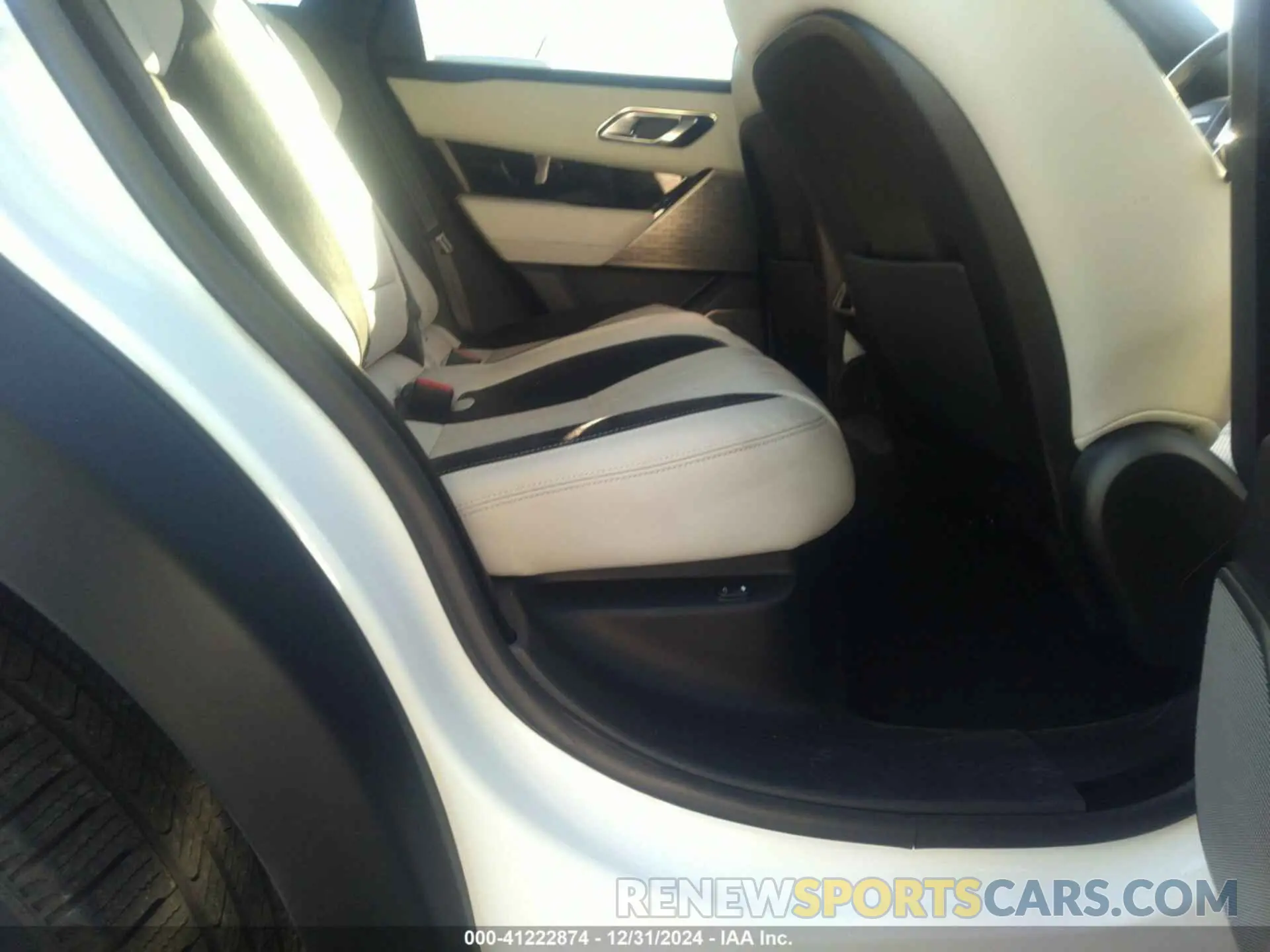 8 Photograph of a damaged car SALYL2EX0KA796959 LAND ROVER RANGE ROVER VELAR 2019