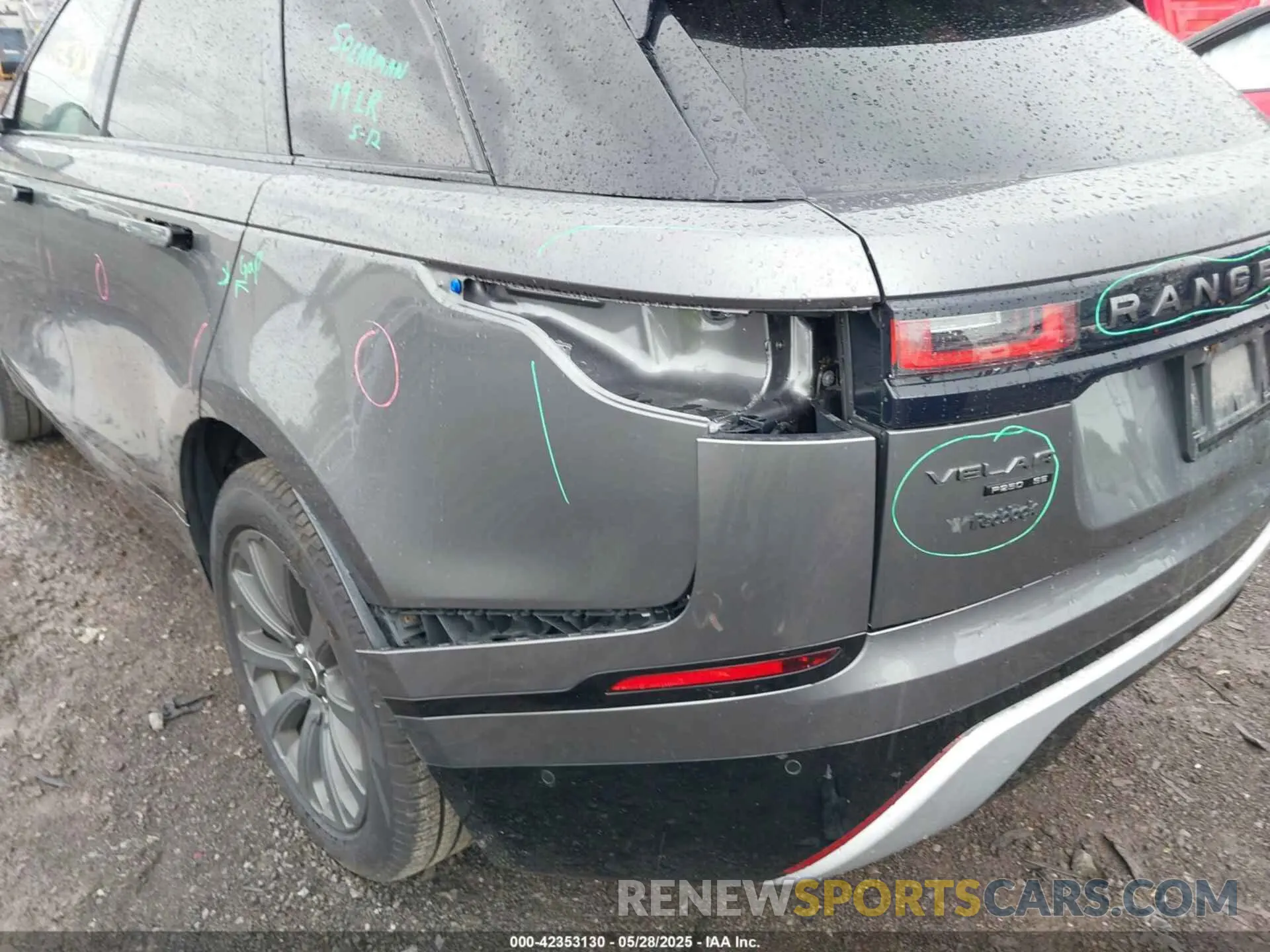 17 Photograph of a damaged car SALYL2EX1KA227926 LAND ROVER RANGE ROVER VELAR 2019