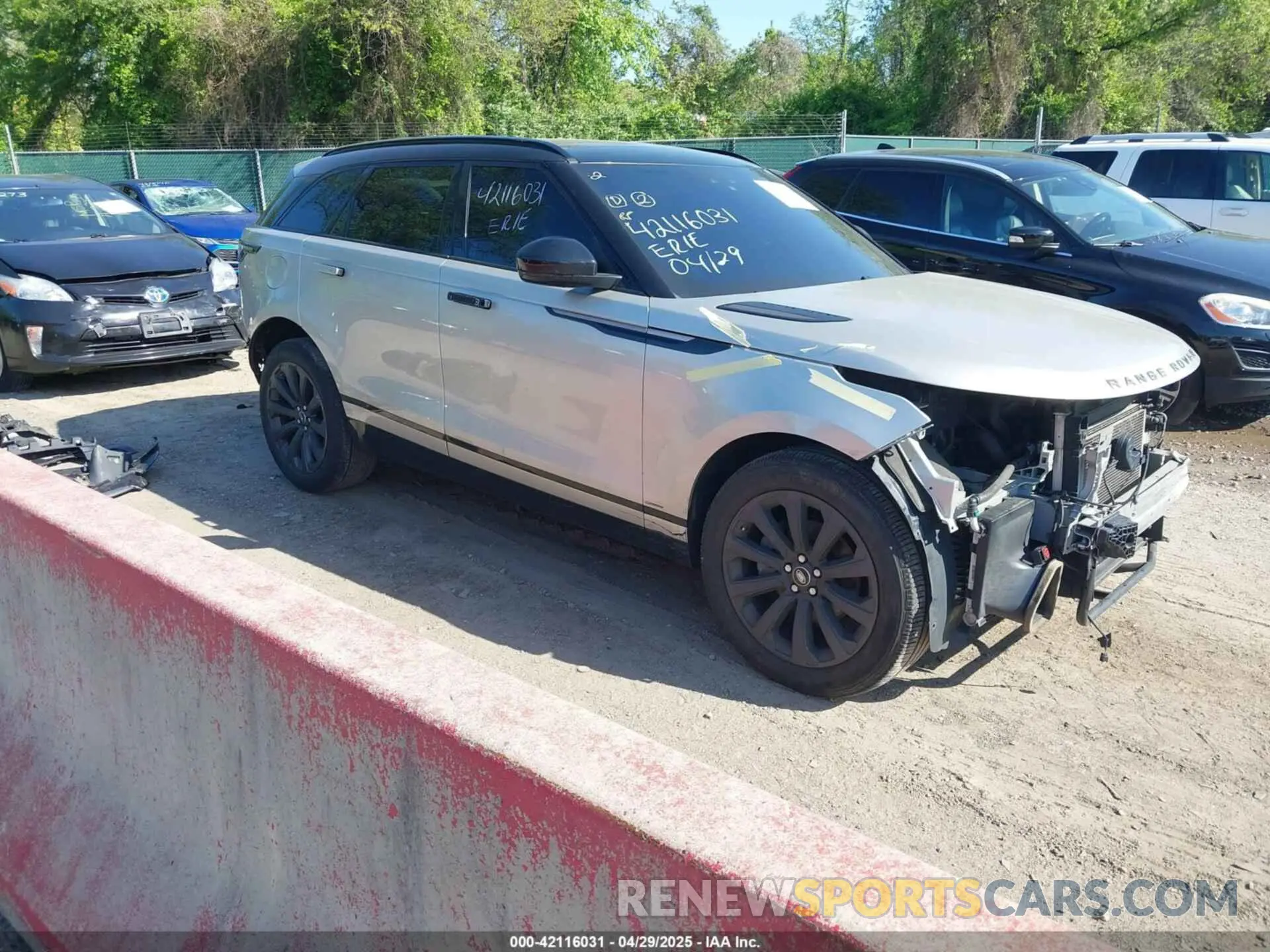 1 Photograph of a damaged car SALYL2EX7KA780581 LAND ROVER RANGE ROVER VELAR 2019