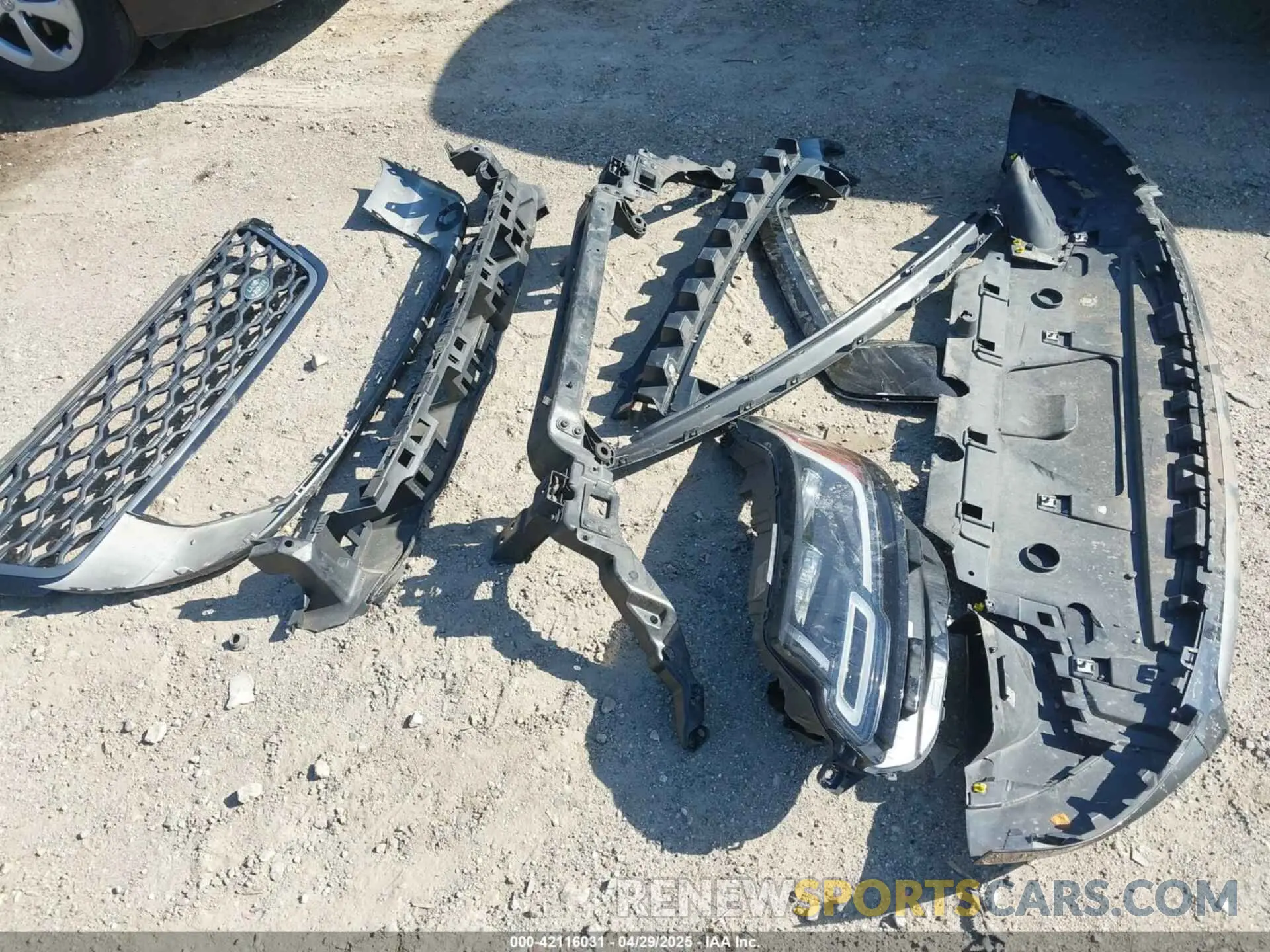 12 Photograph of a damaged car SALYL2EX7KA780581 LAND ROVER RANGE ROVER VELAR 2019