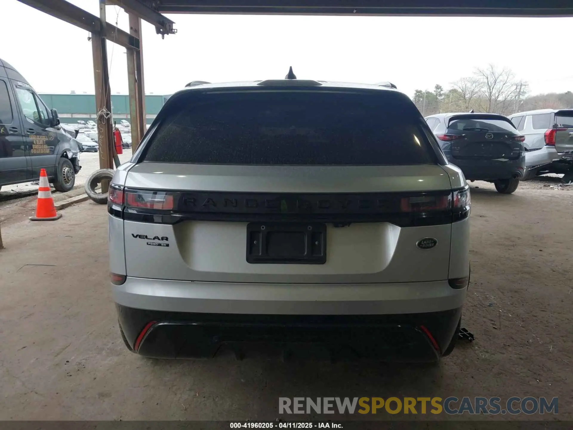 17 Photograph of a damaged car SALYL2EX7KA787059 LAND ROVER RANGE ROVER VELAR 2019