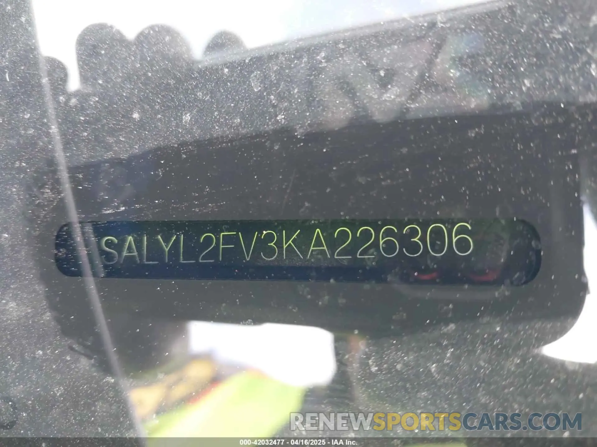 17 Photograph of a damaged car SALYL2FV3KA226306 LAND ROVER RANGE ROVER VELAR 2019