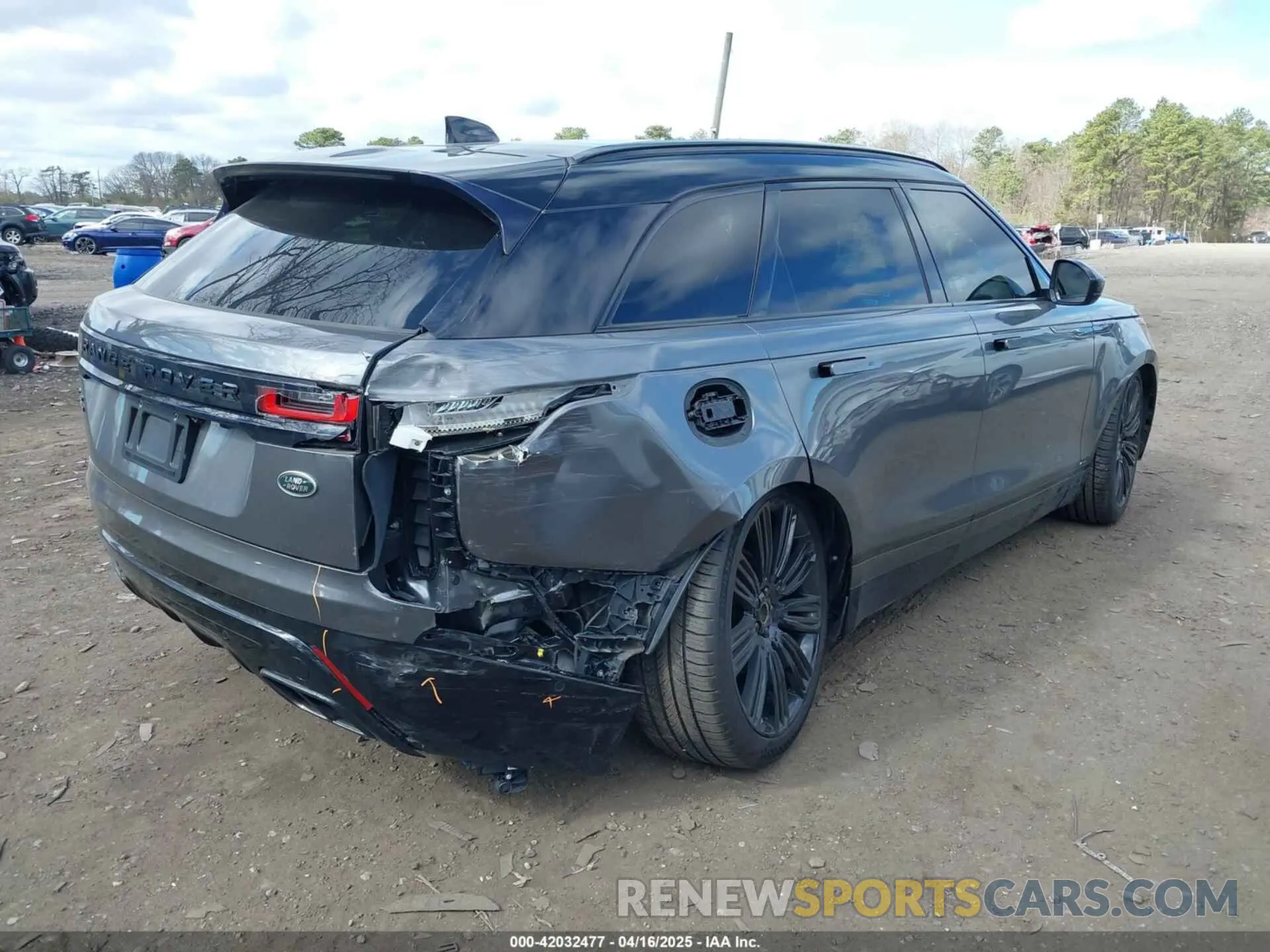 4 Photograph of a damaged car SALYL2FV3KA226306 LAND ROVER RANGE ROVER VELAR 2019