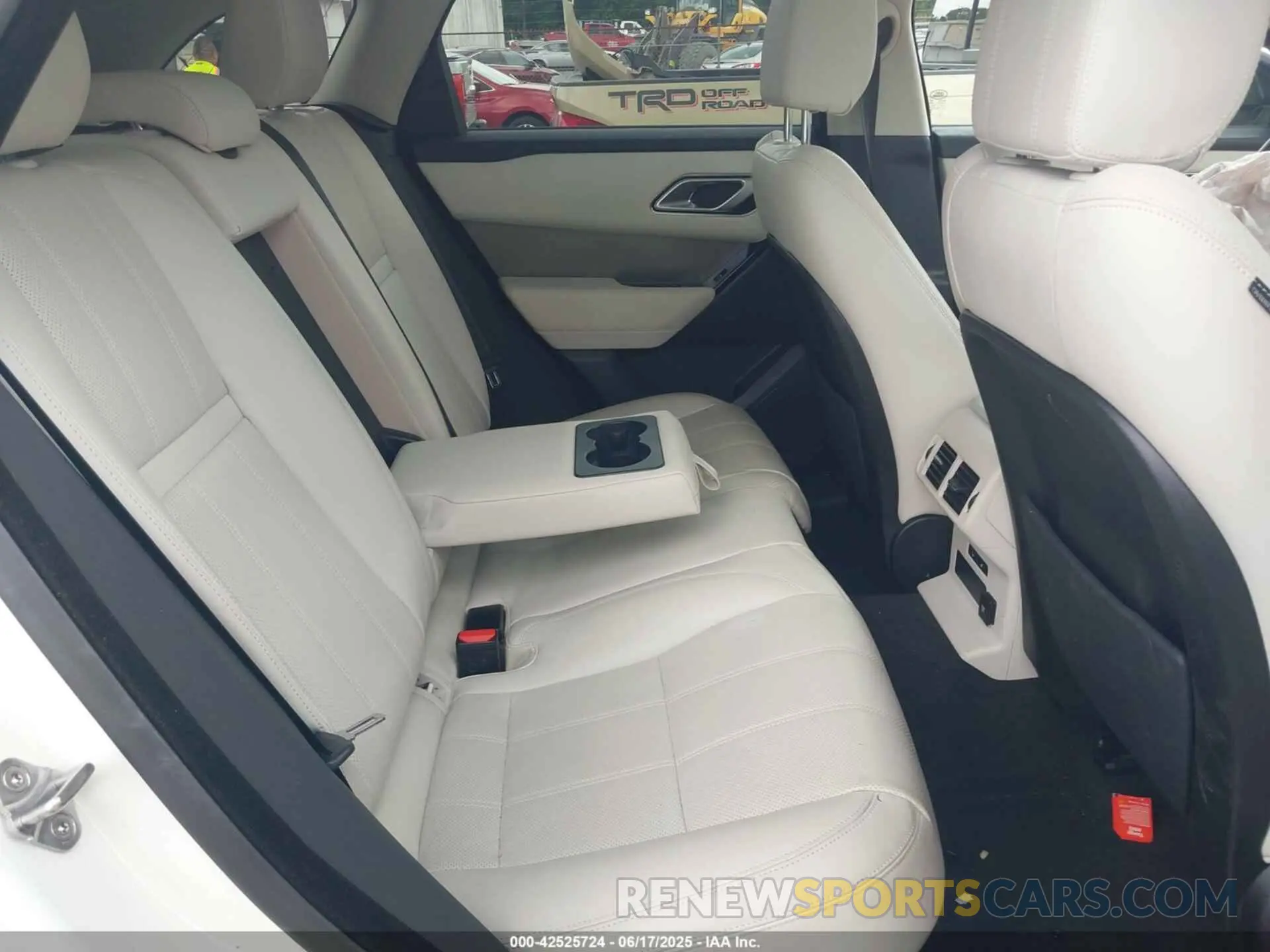 8 Photograph of a damaged car SALYB2EX2LA256971 LAND ROVER RANGE ROVER VELAR 2020