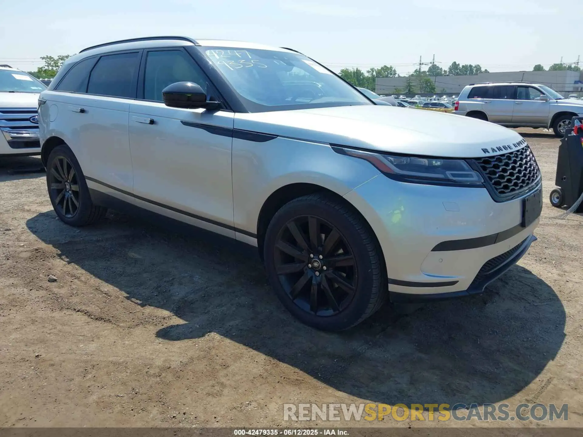 1 Photograph of a damaged car SALYB2EX4LA242330 LAND ROVER RANGE ROVER VELAR 2020