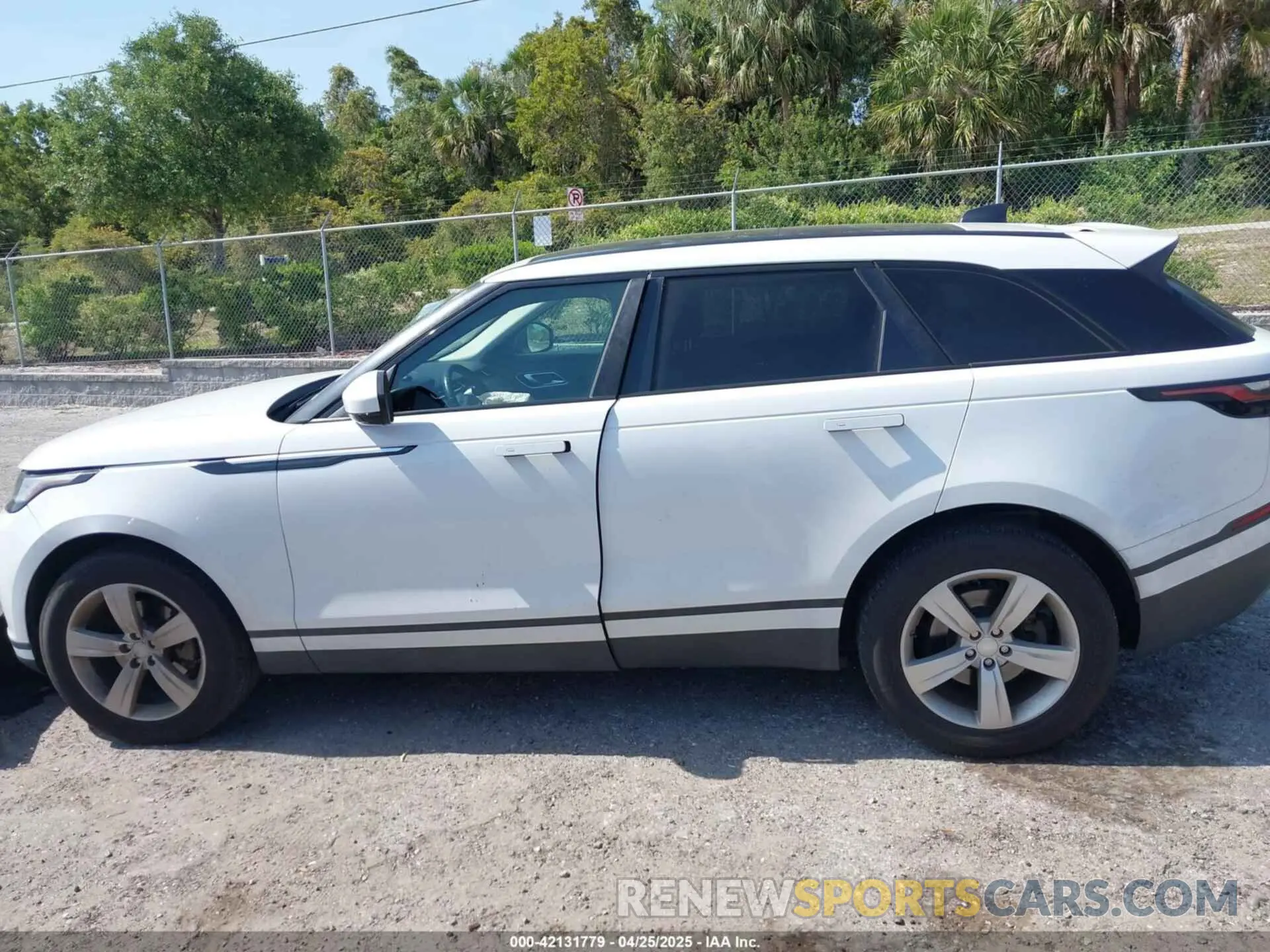 14 Photograph of a damaged car SALYB2EX7LA252141 LAND ROVER RANGE ROVER VELAR 2020