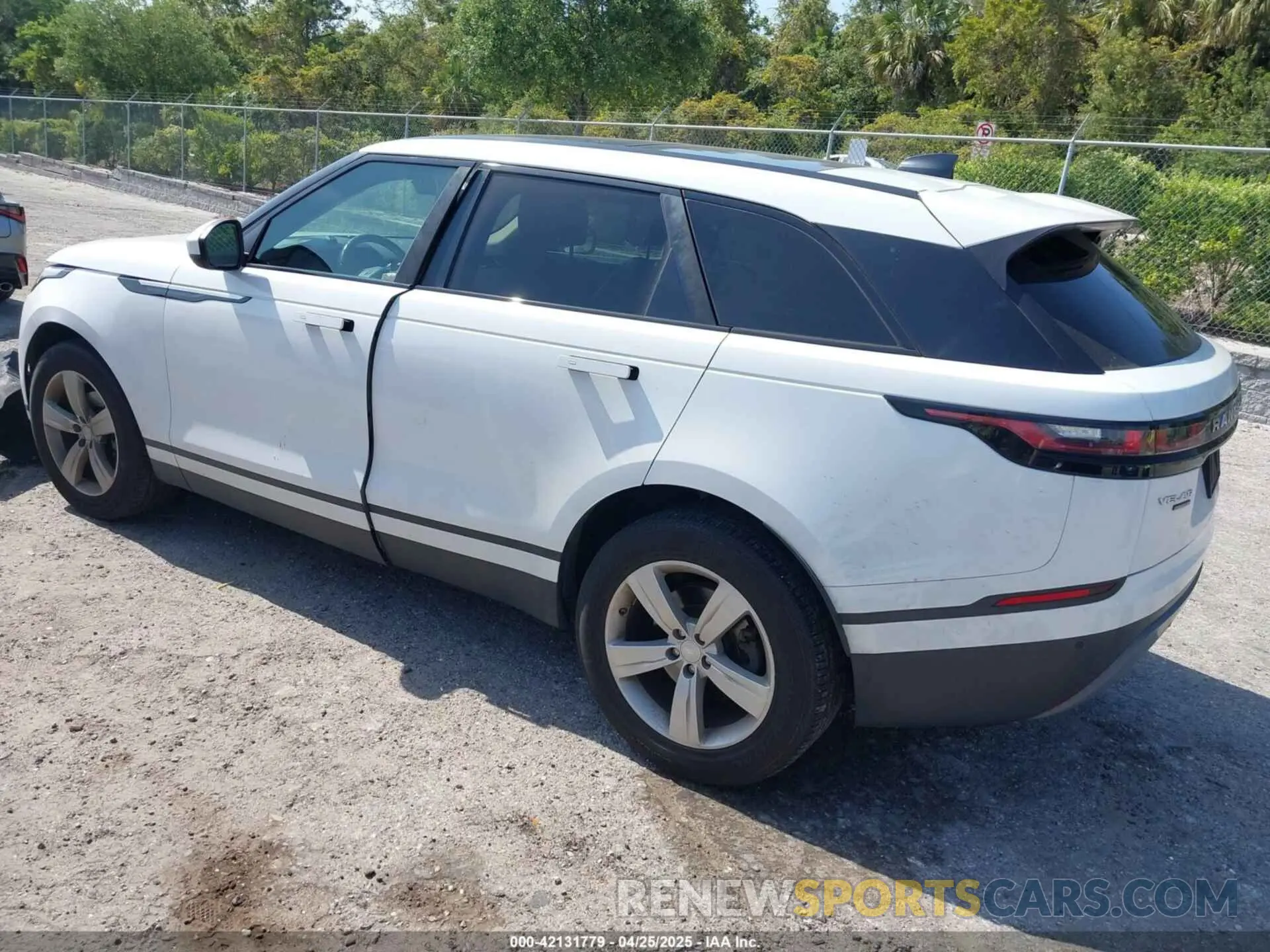 3 Photograph of a damaged car SALYB2EX7LA252141 LAND ROVER RANGE ROVER VELAR 2020