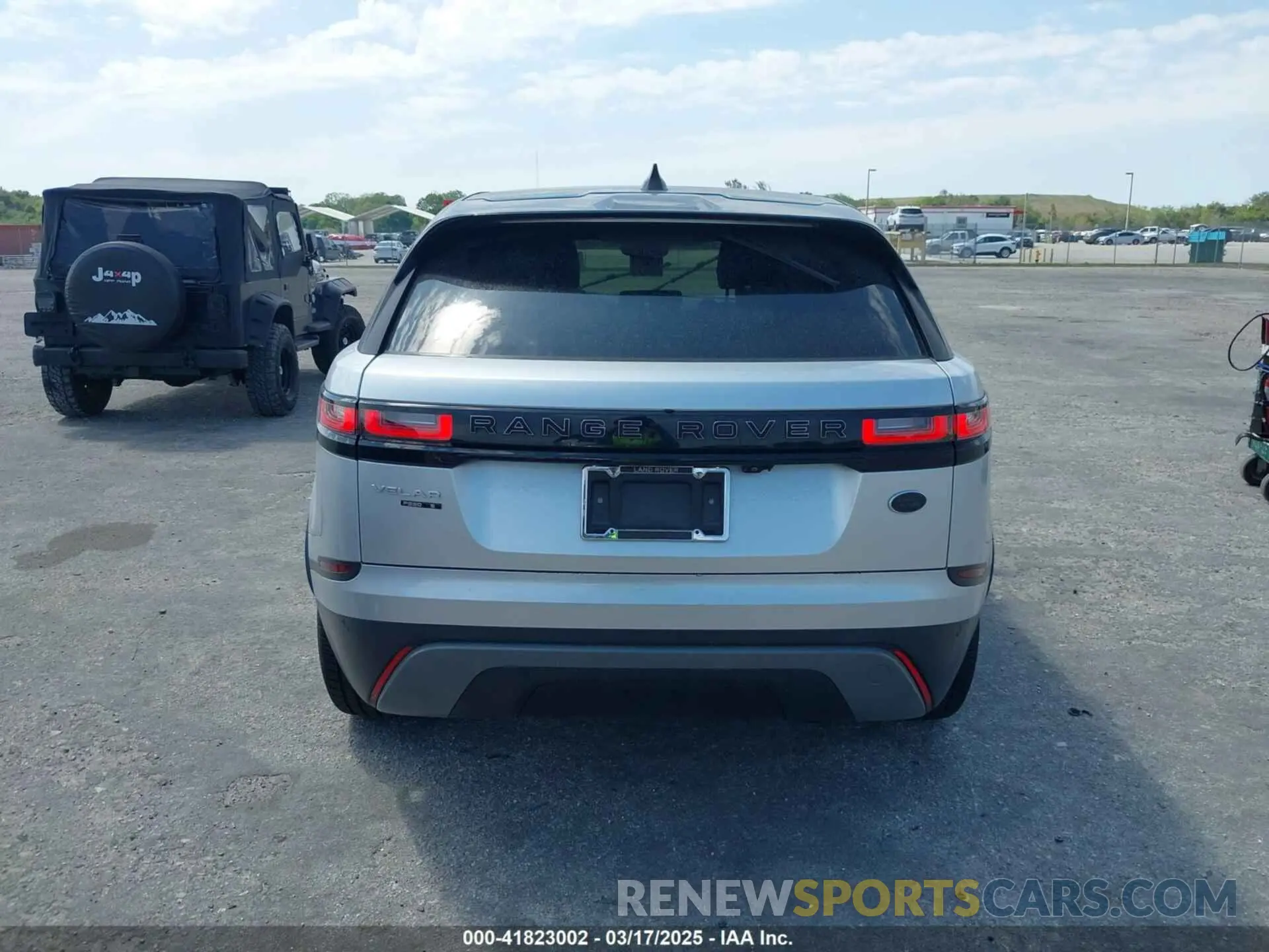 17 Photograph of a damaged car SALYB2EXXLA255258 LAND ROVER RANGE ROVER VELAR 2020