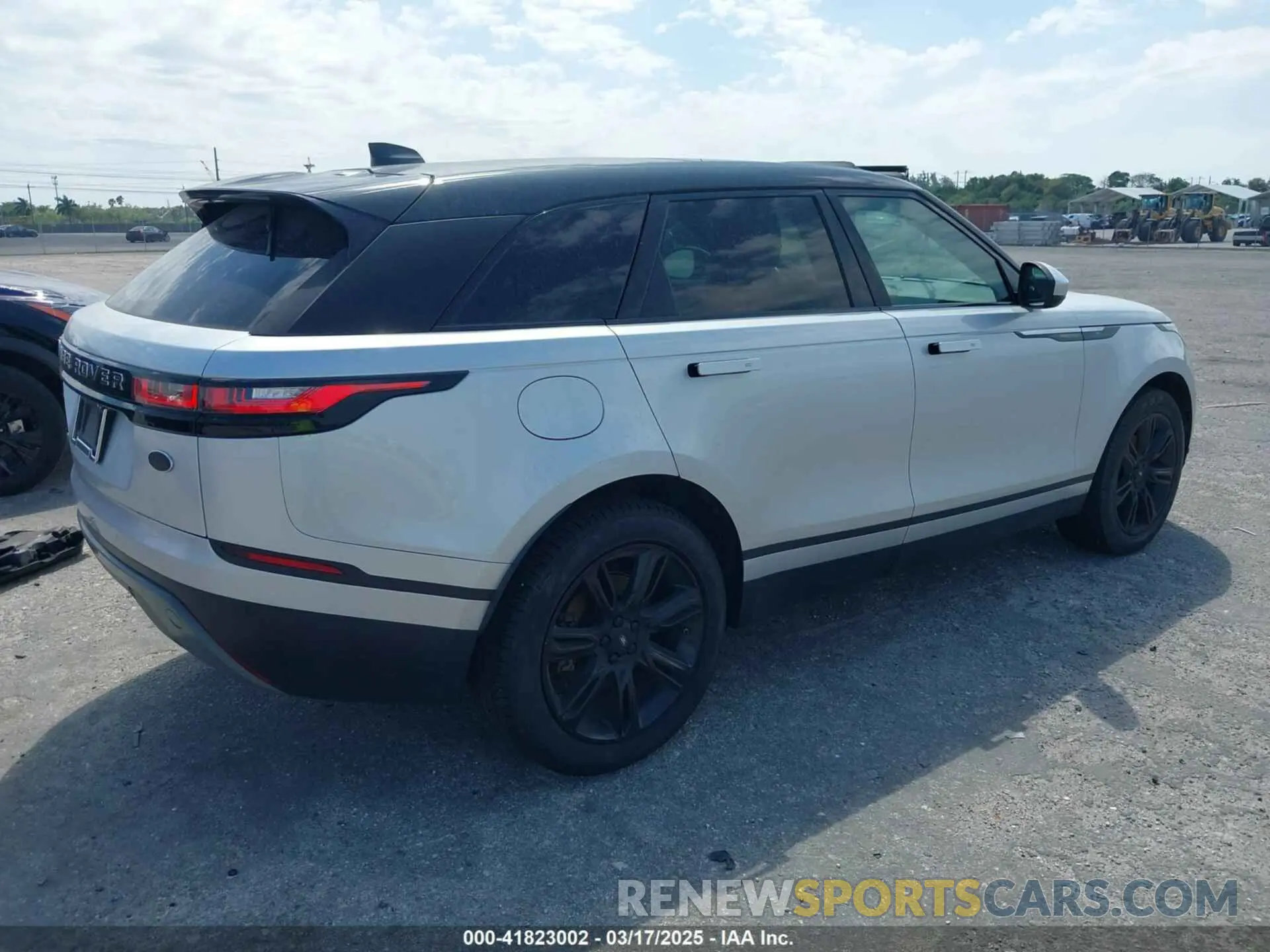 4 Photograph of a damaged car SALYB2EXXLA255258 LAND ROVER RANGE ROVER VELAR 2020