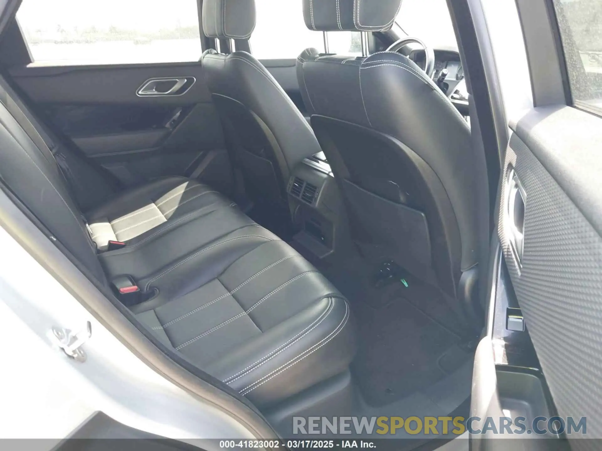 8 Photograph of a damaged car SALYB2EXXLA255258 LAND ROVER RANGE ROVER VELAR 2020