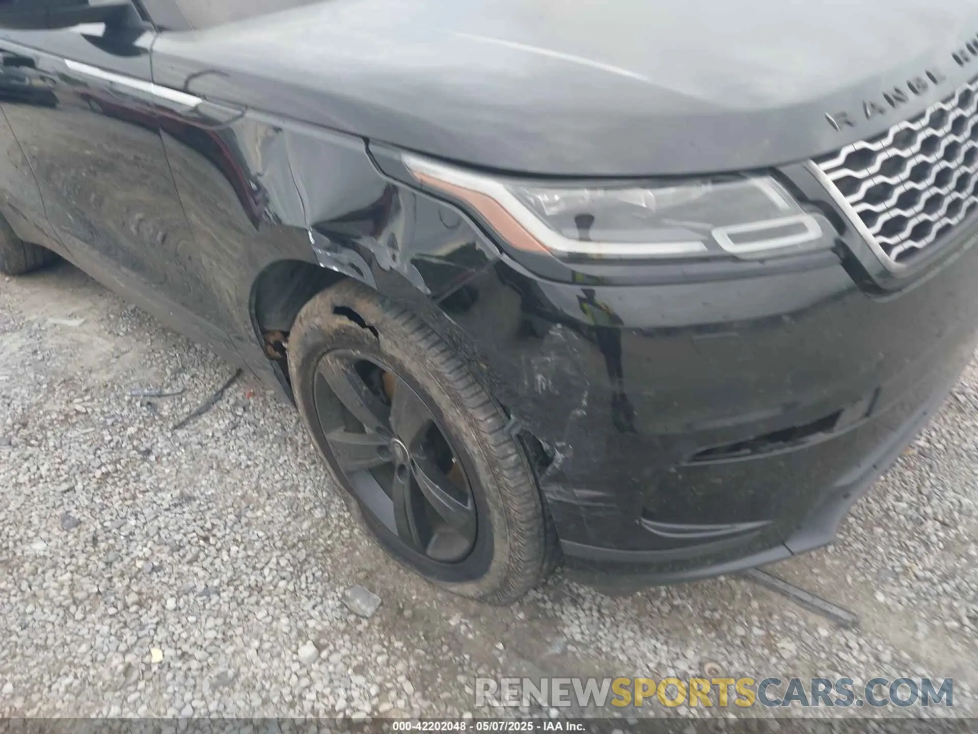 6 Photograph of a damaged car SALYB2EXXLA265661 LAND ROVER RANGE ROVER VELAR 2020