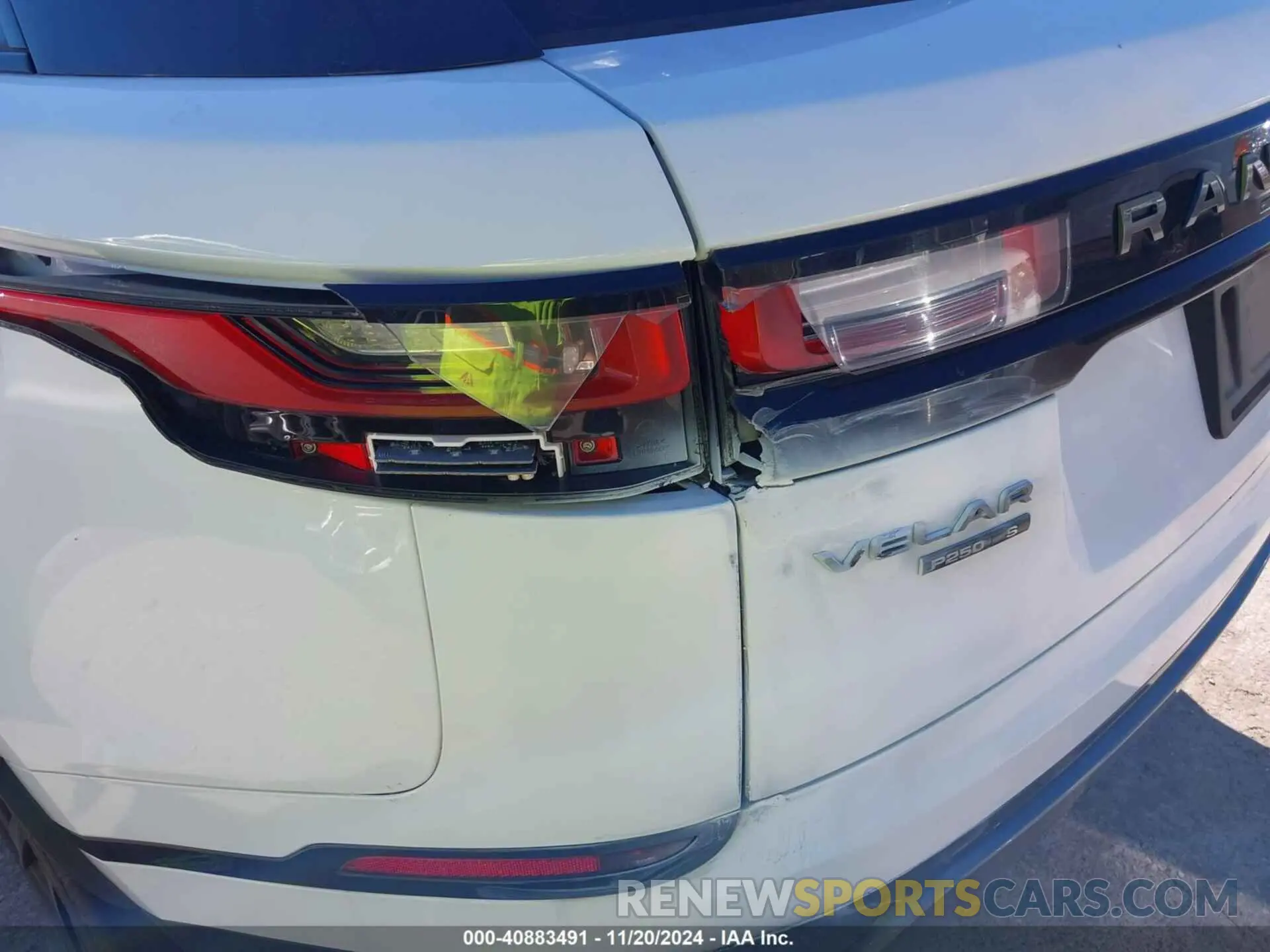 17 Photograph of a damaged car SALYK2EX3LA238074 LAND ROVER RANGE ROVER VELAR 2020