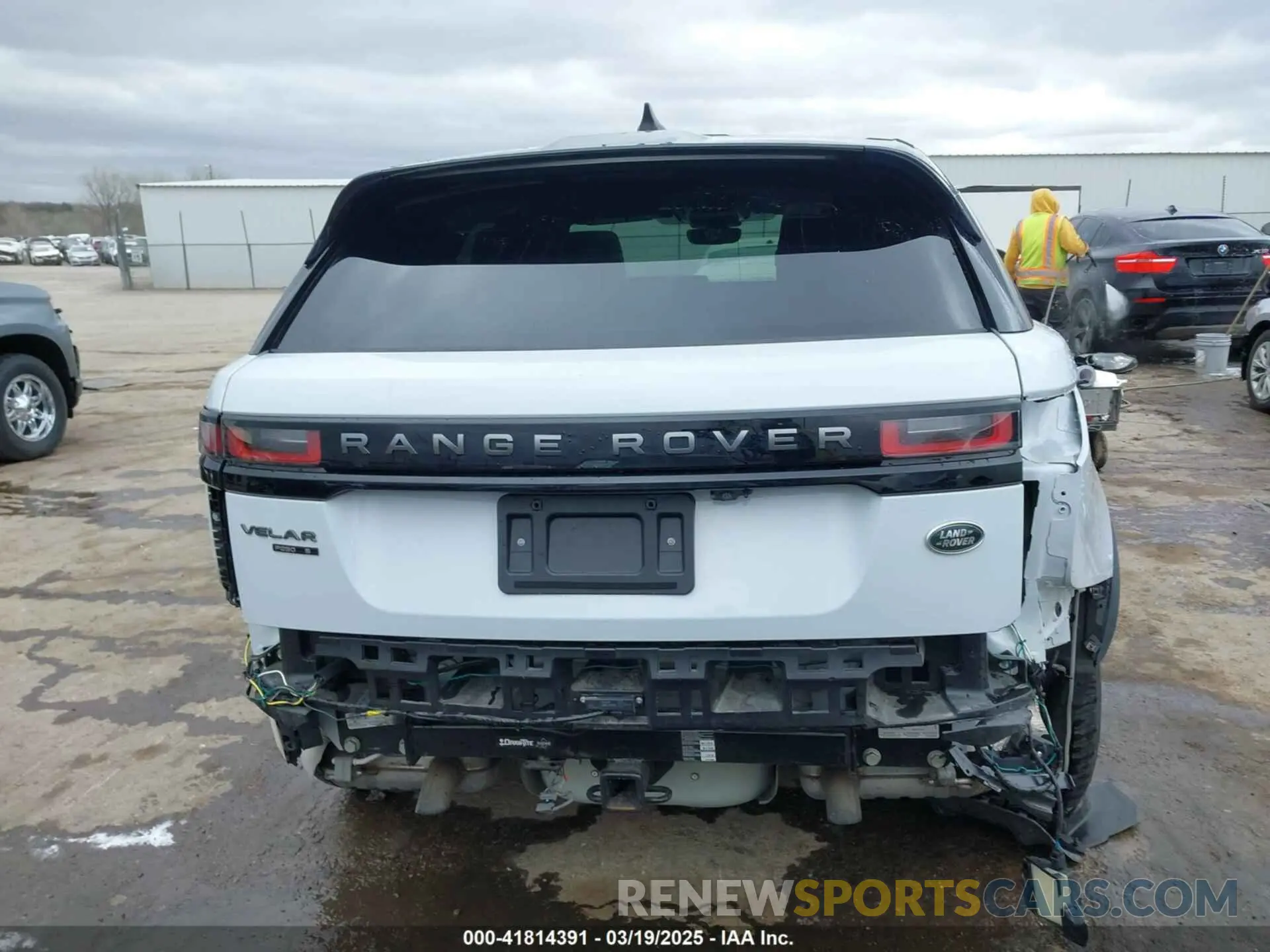17 Photograph of a damaged car SALYK2EX3LA291471 LAND ROVER RANGE ROVER VELAR 2020
