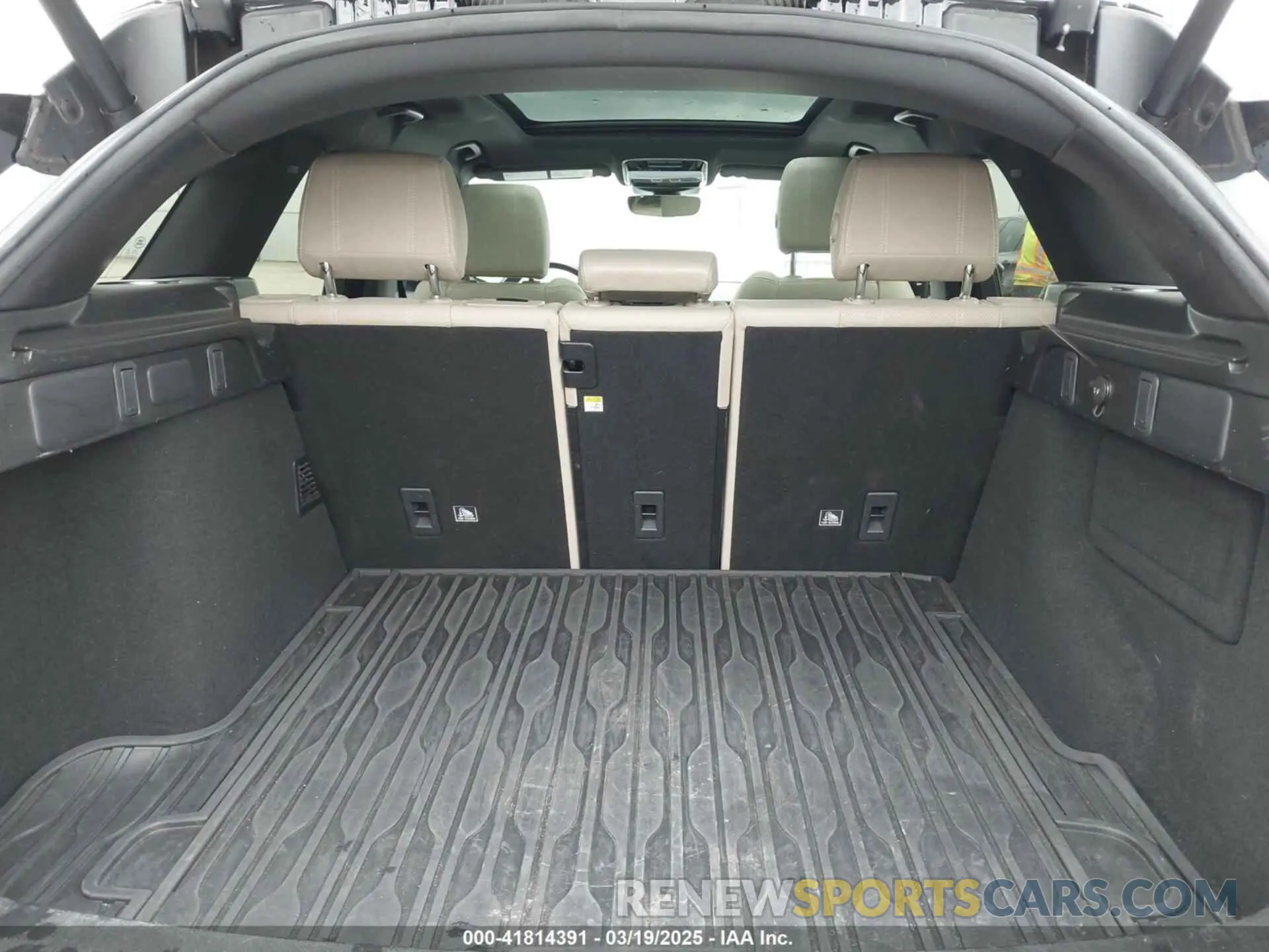 18 Photograph of a damaged car SALYK2EX3LA291471 LAND ROVER RANGE ROVER VELAR 2020