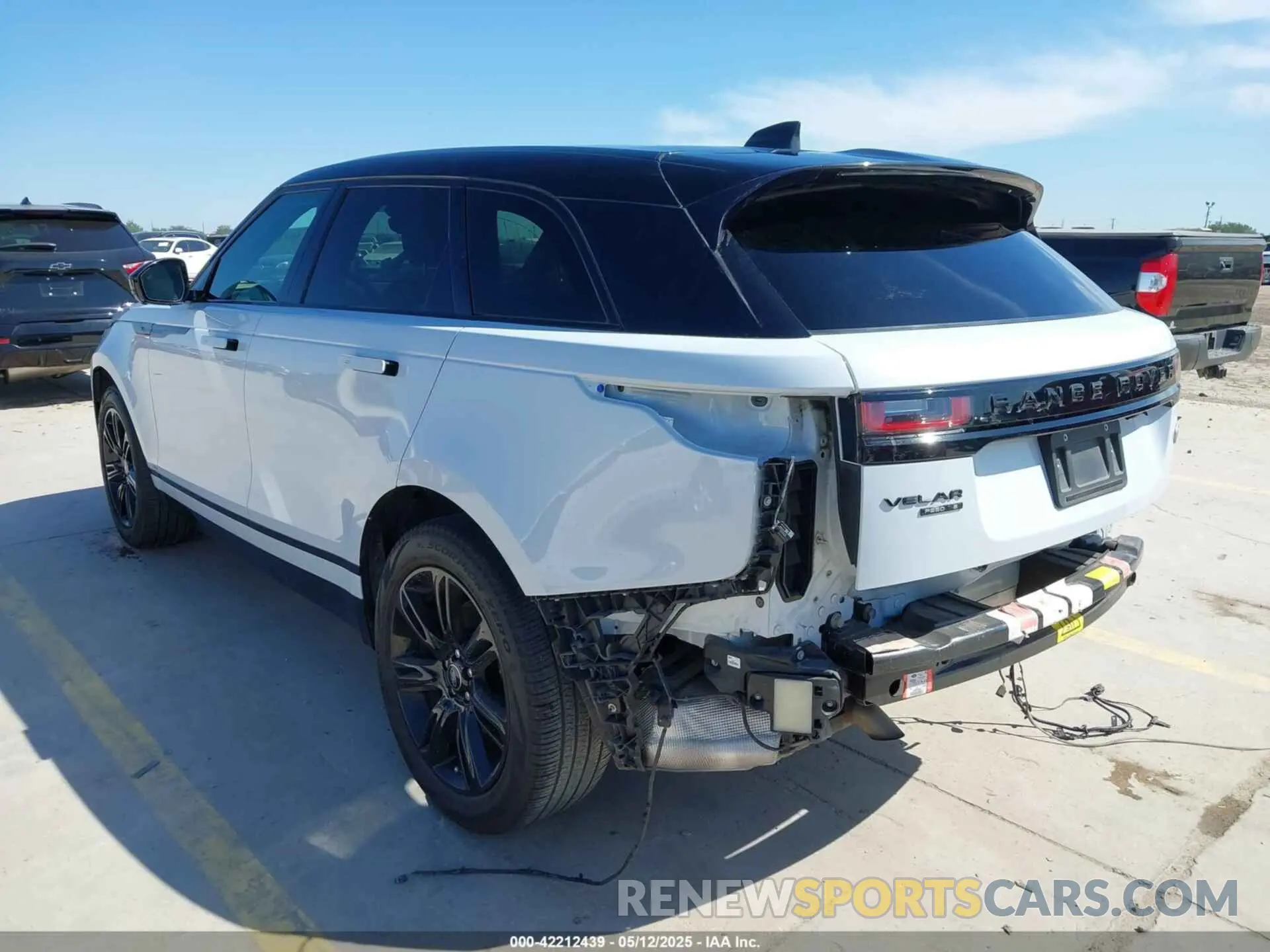 3 Photograph of a damaged car SALYK2EX4LA290992 LAND ROVER RANGE ROVER VELAR 2020