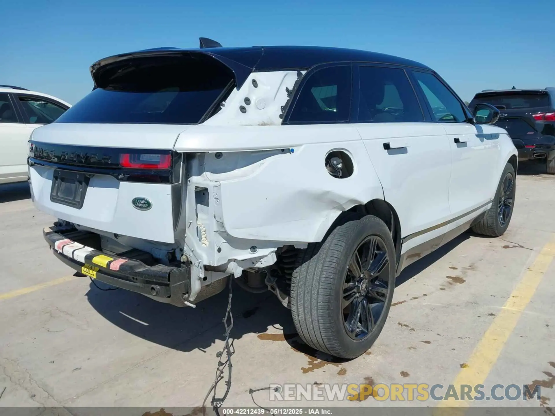 4 Photograph of a damaged car SALYK2EX4LA290992 LAND ROVER RANGE ROVER VELAR 2020