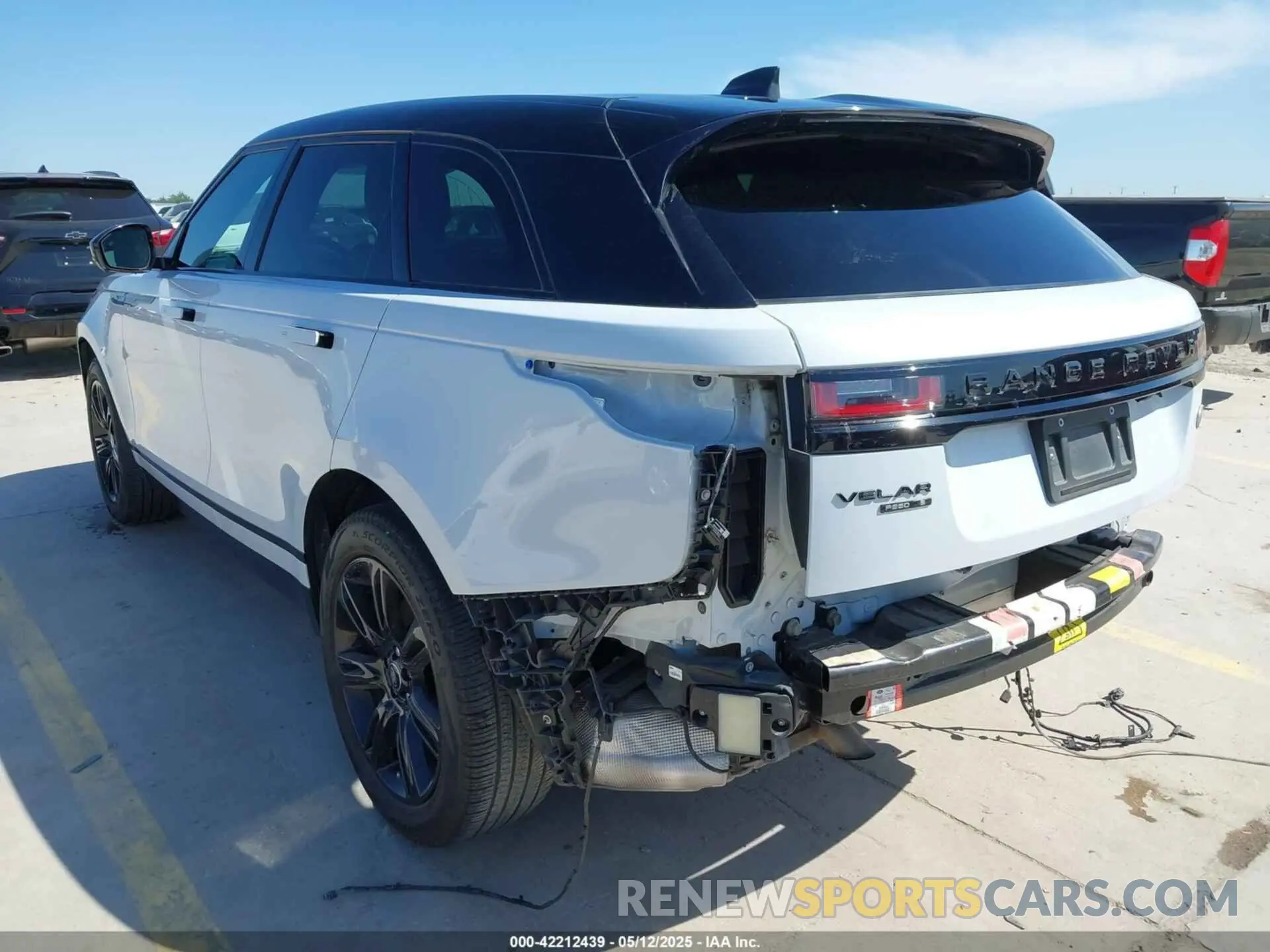 6 Photograph of a damaged car SALYK2EX4LA290992 LAND ROVER RANGE ROVER VELAR 2020